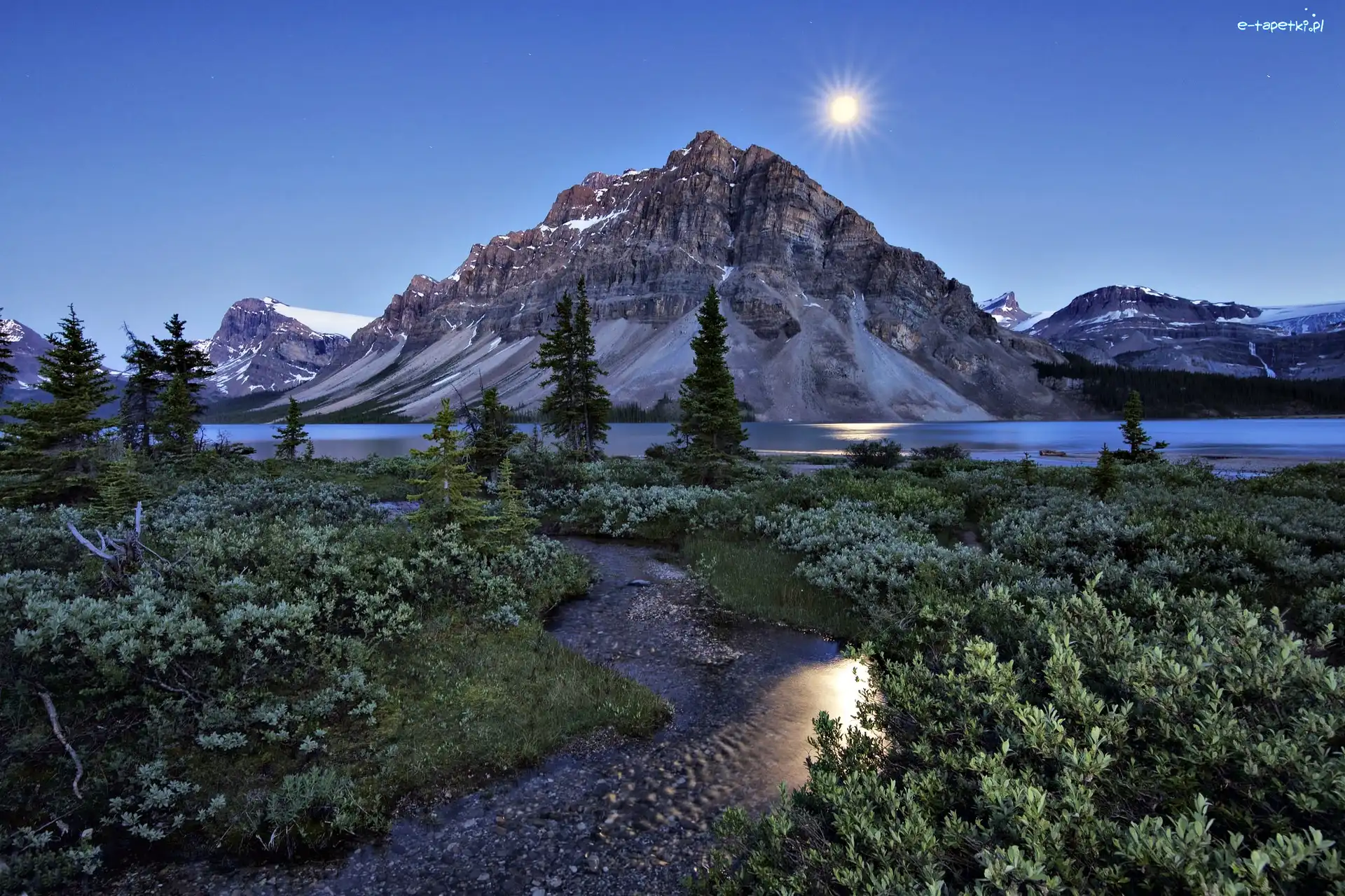 Jezioro Bow Lake, Góry, Szczyt Crowfoot Mountain, Promienie słońca, Park Narodowy Banff, Kanada