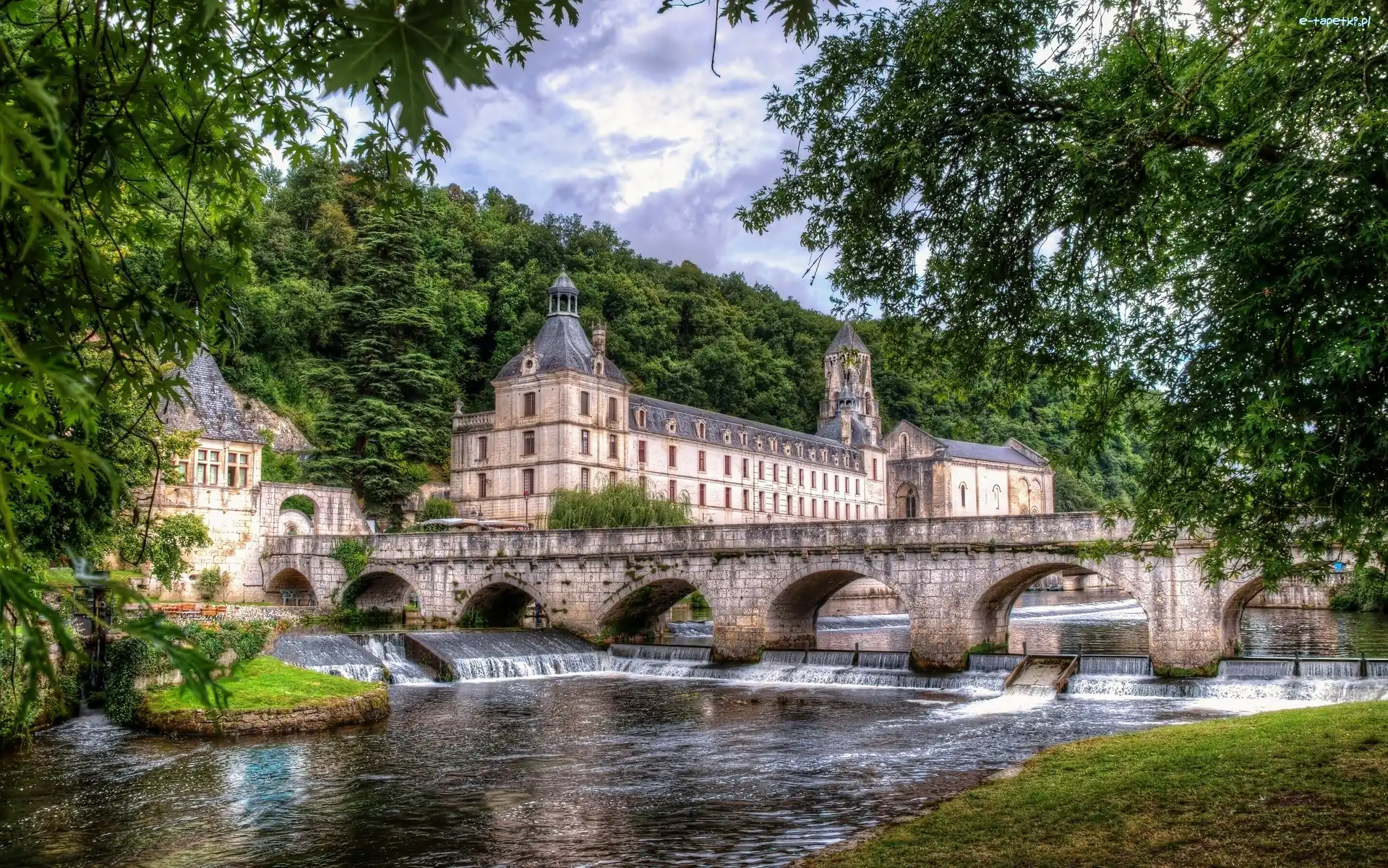 Budynek, Miejscowość Brantome, Opactwo Benedyktynów, Rzeka Dronne, Francja Most