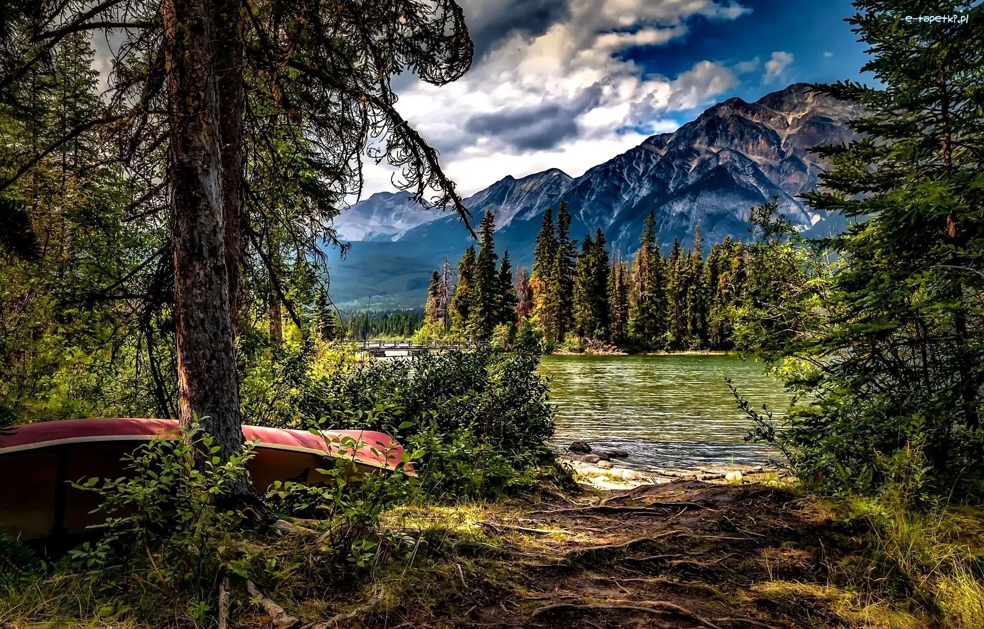 Łódź, Park Narodowy Jasper, Jezioro Pyramid Lake, Prowincja Alberta, Kanada, Drzewa, Góry