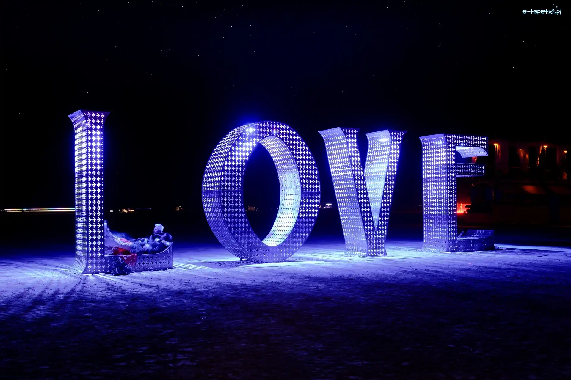 Love, Napis