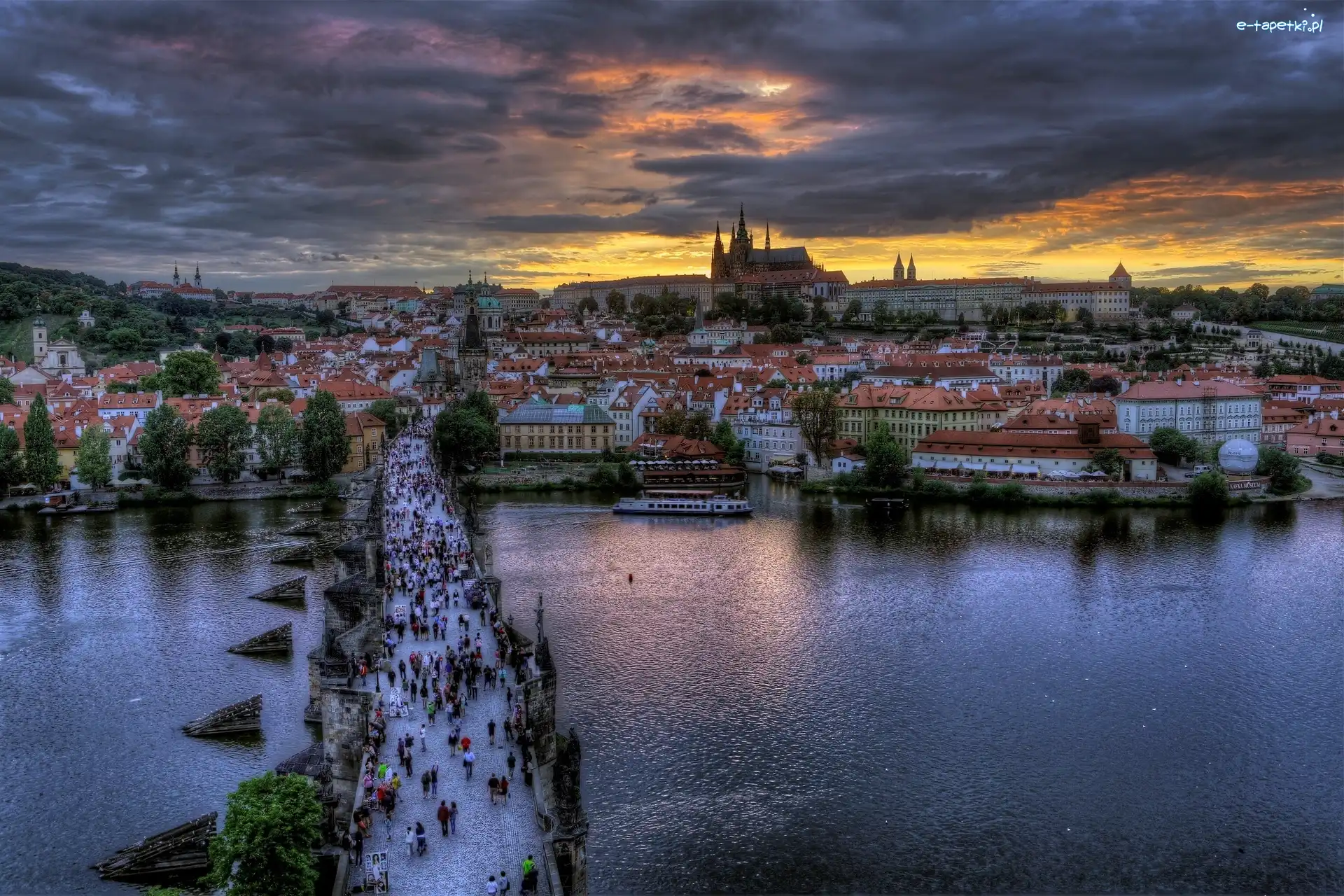 Most Karola, Praga, Miasto