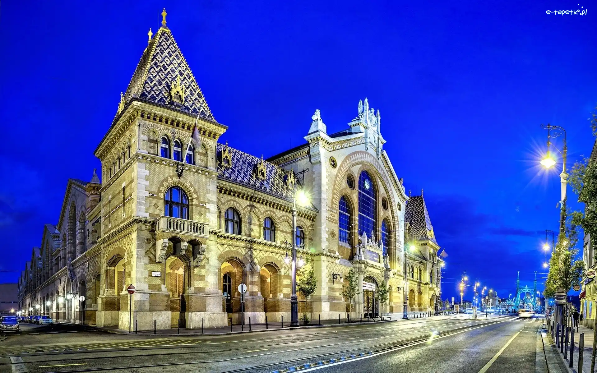 Miasto nocą, Ulica, Dom