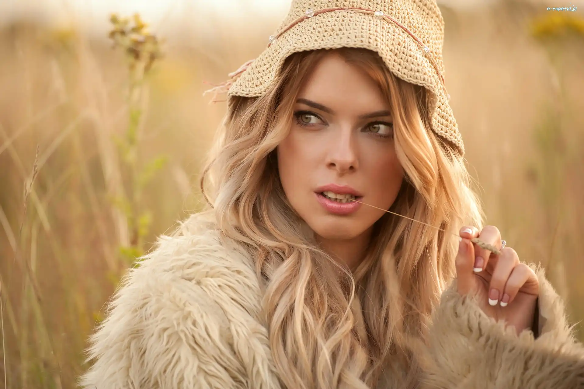 Siedząca, Blondynka, Kobieta, Jolie Louise, Modelka