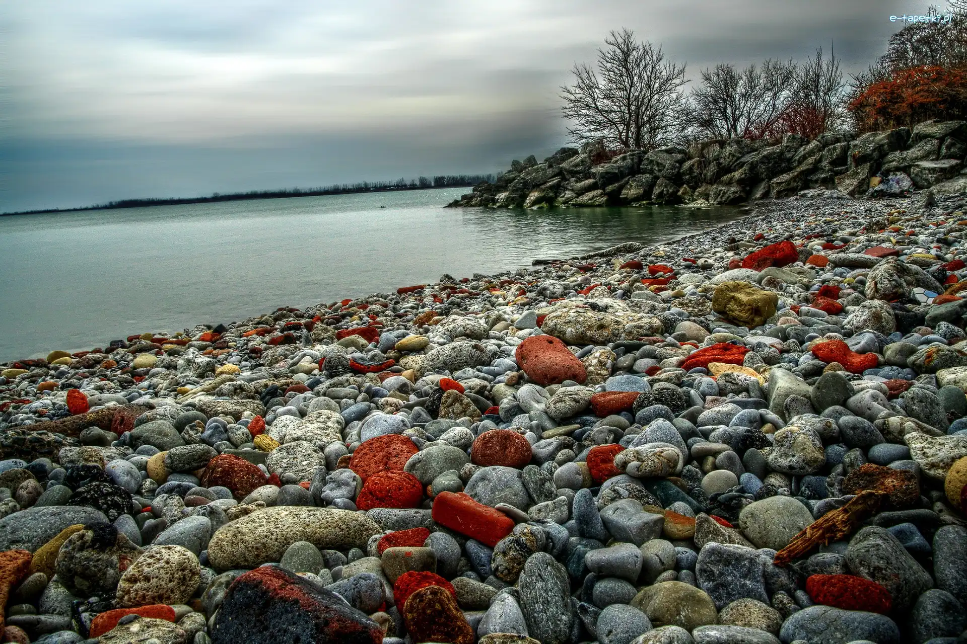 Wybrzeże, Kamienie