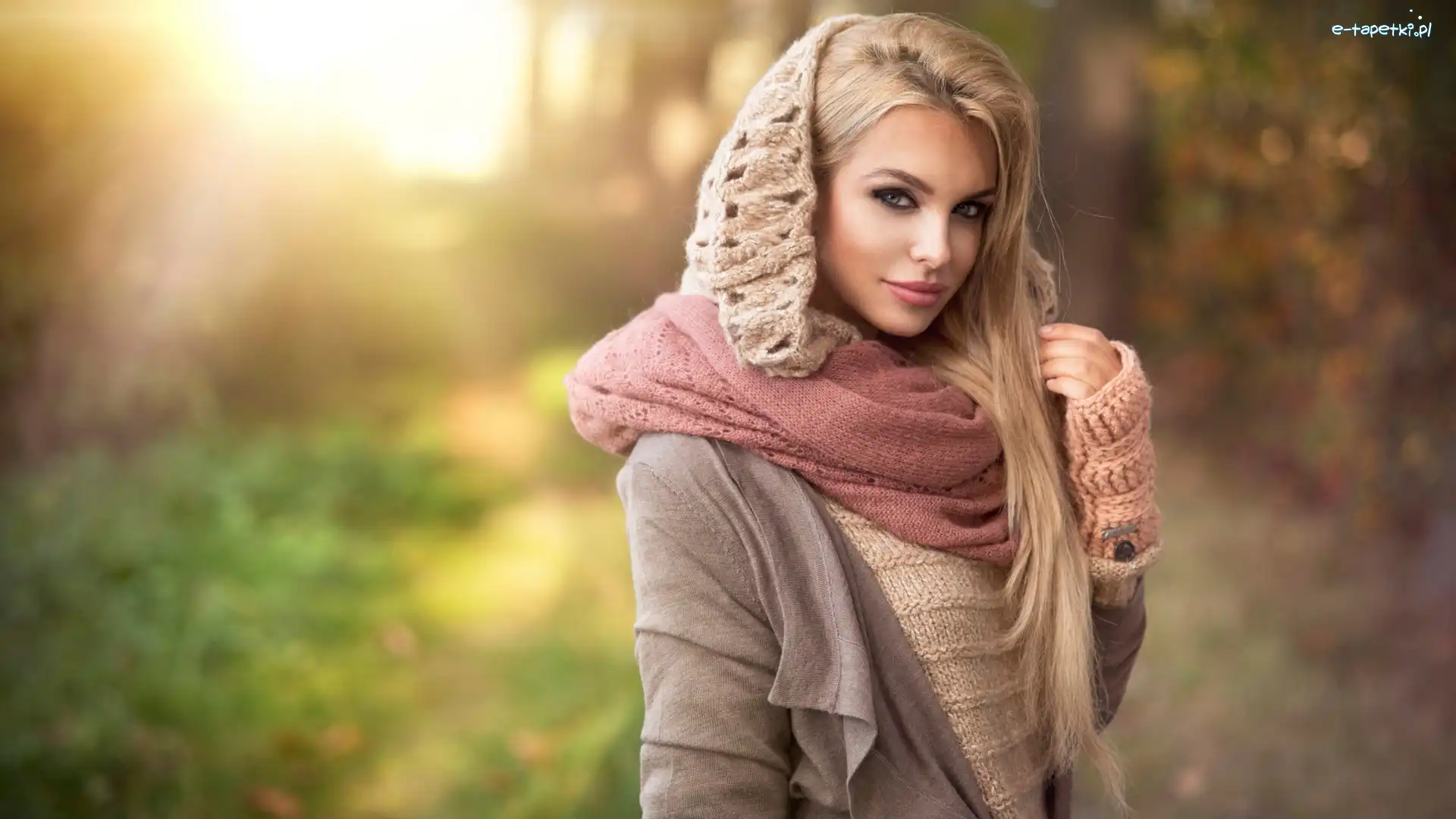Blondynka, Sweter, Szal, Monika Jaros, Makijaż