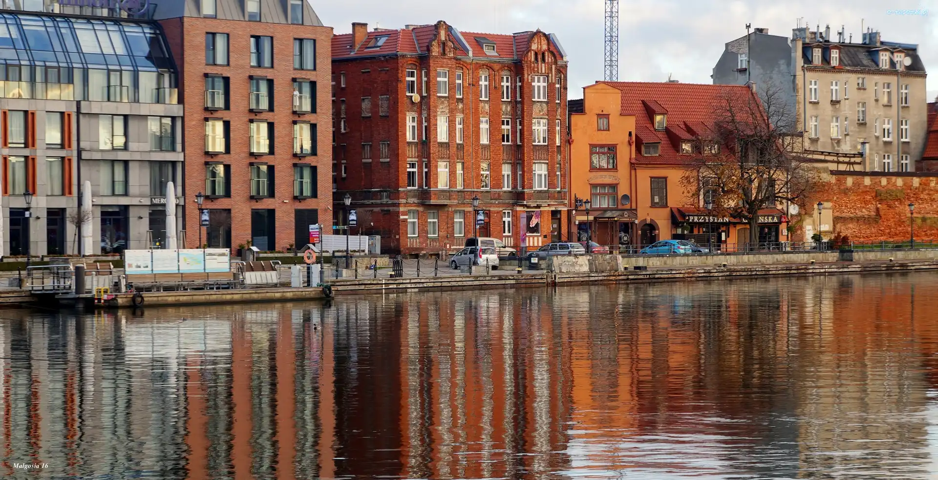 Gdańsk, Motława, Nabrzeże, Rezeka, Budynki