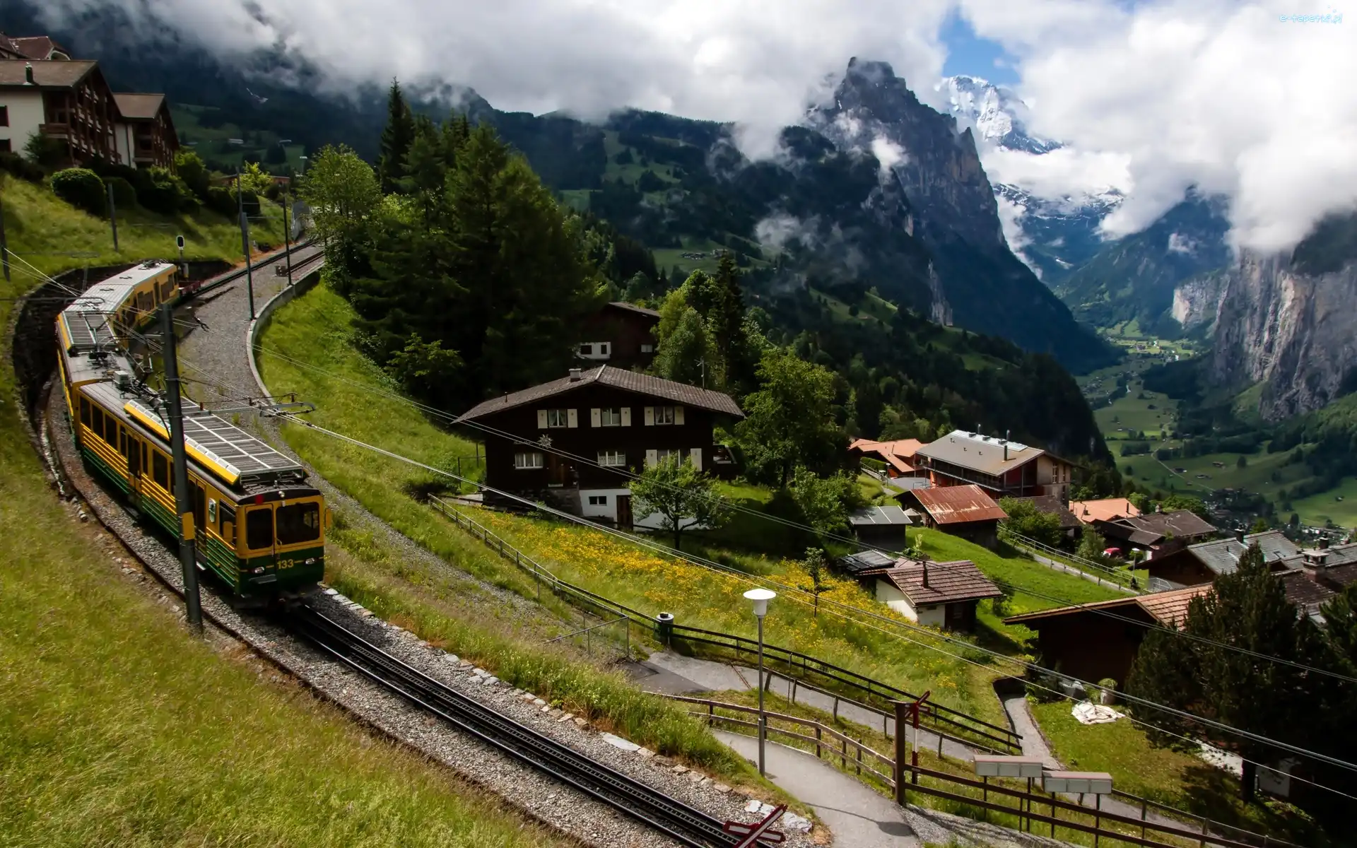 Szwajcaria, Pociąg, Góry, Kolej, Domy, Lauterbrunnen, Chmury