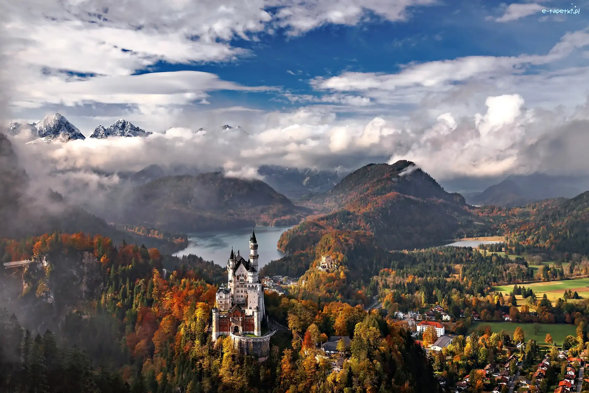 Zamek Neuschwanstein, Góry, Jesień, Niemcy, Jezioro