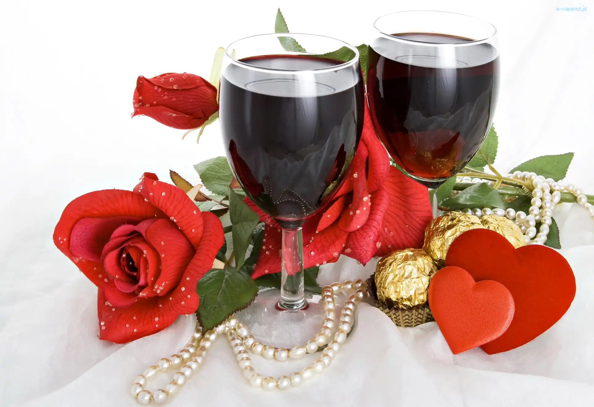 Kieliszki, Serduszka, Róże, Wino