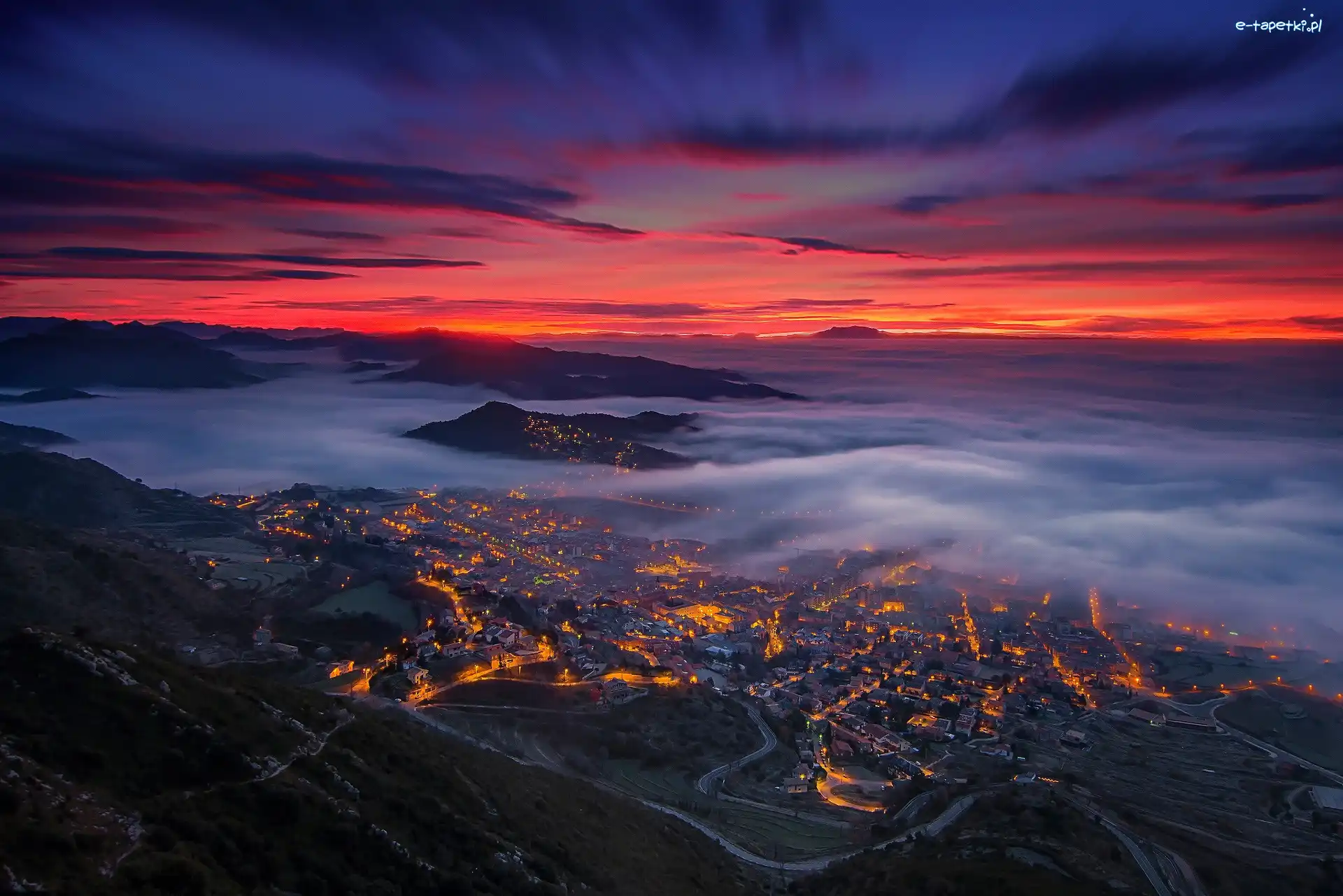 Catalonia, Mgła, Chmury