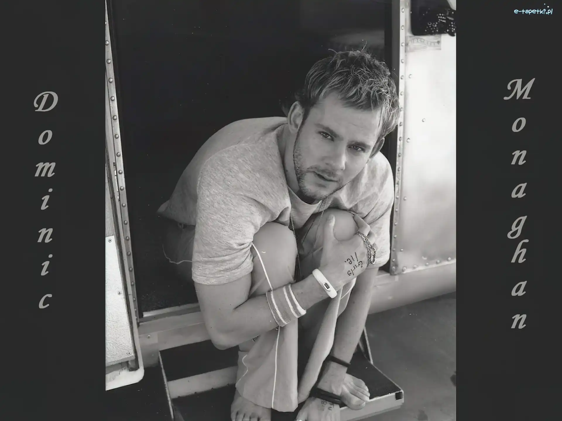bródka, blond włosy, Dominic Monaghan