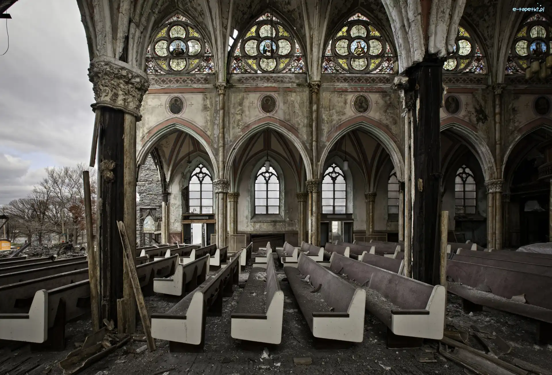 Kościół, Zrujnowany