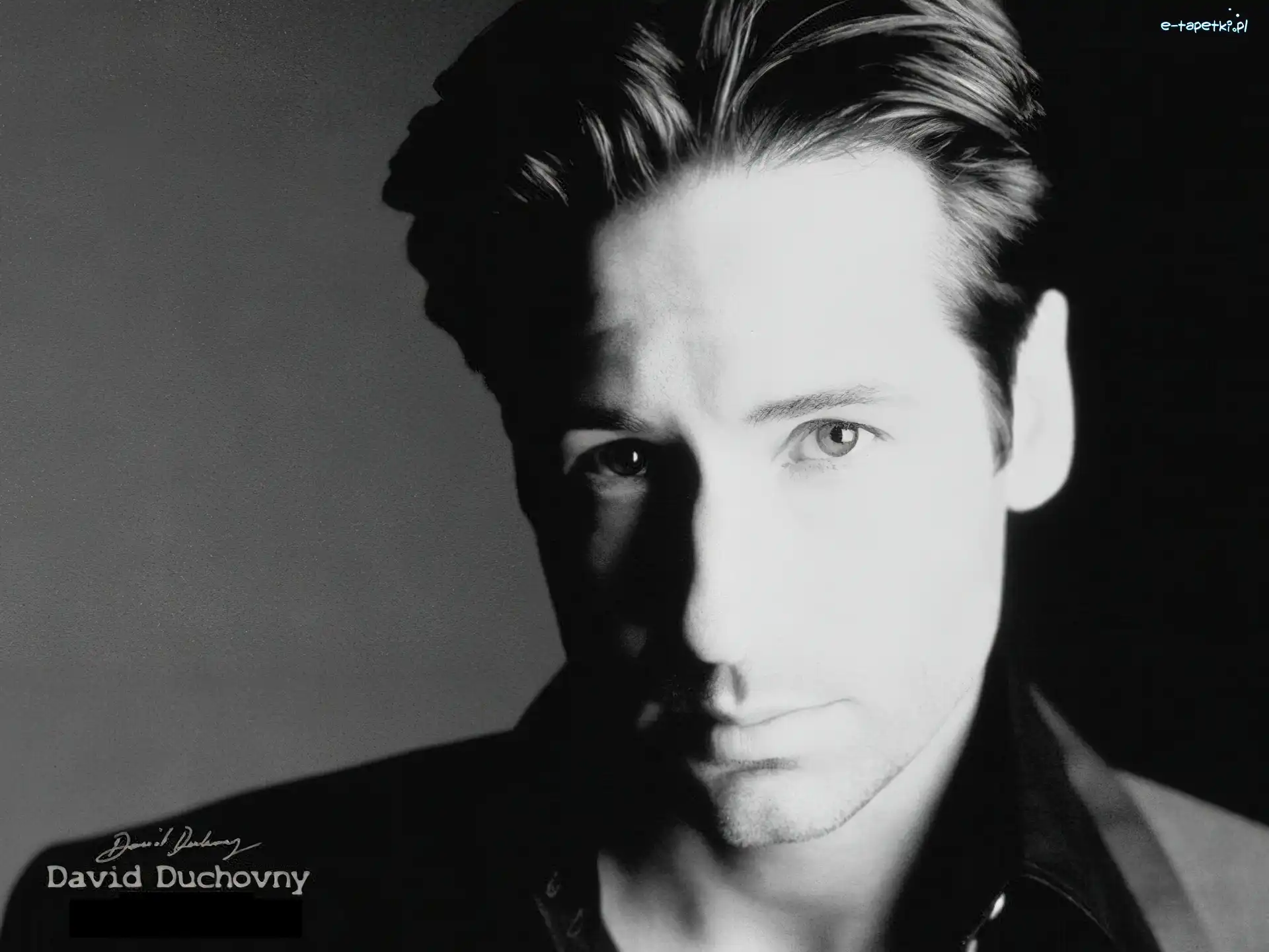 ciemny strój, David Duchovny