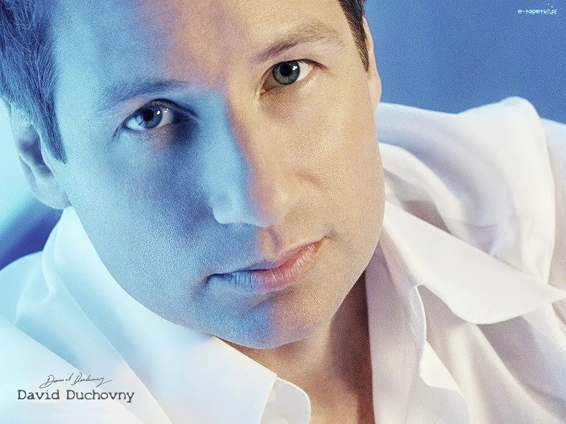 jasne oczy, biała koszula, David Duchovny