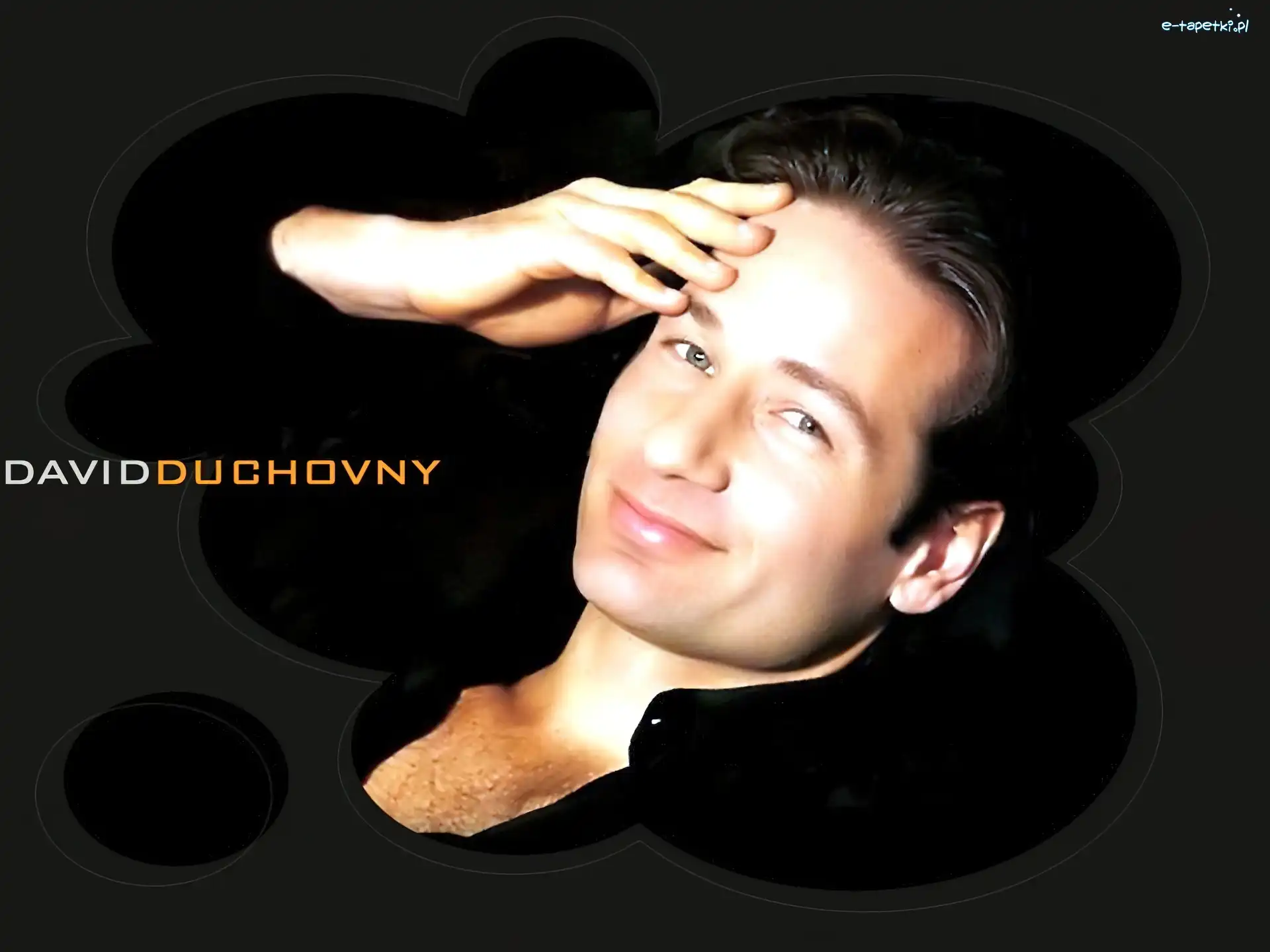 ręka, niebieskie oczy, David Duchovny
