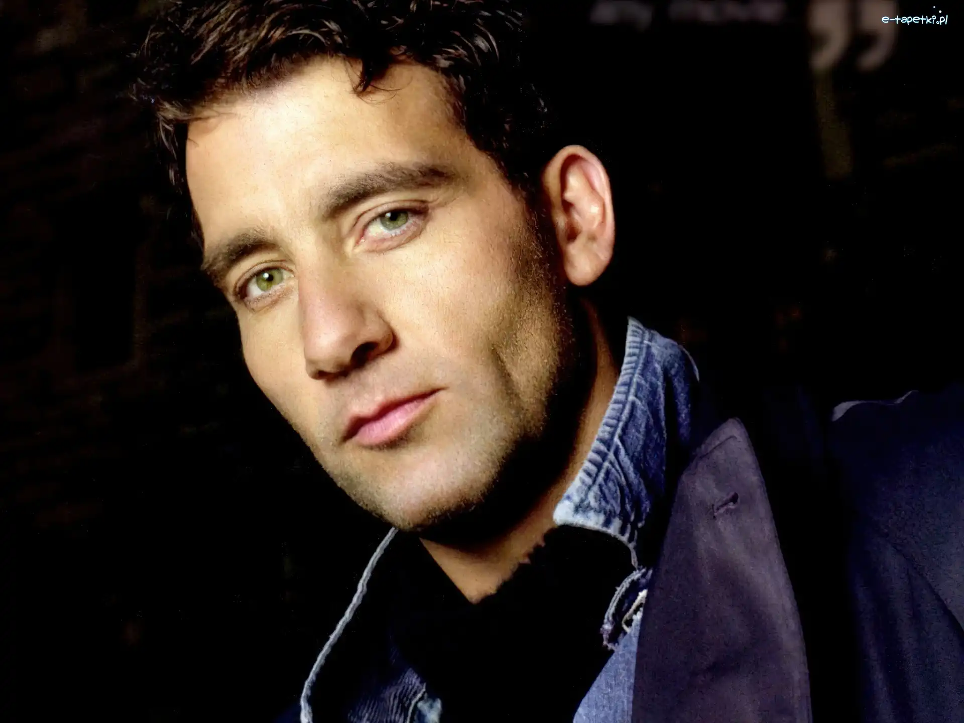 ciemne włosy, zielone oczy, Clive Owen
