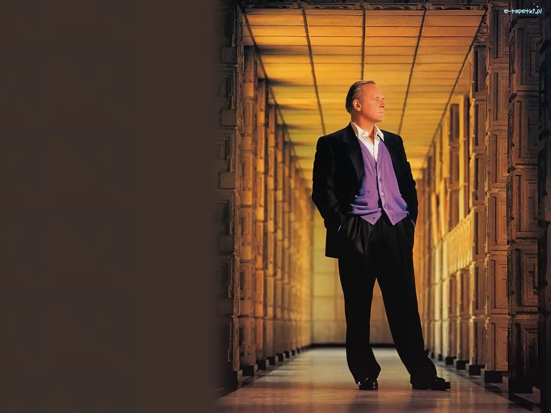 sweterek, fioletowy, Anthony Hopkins