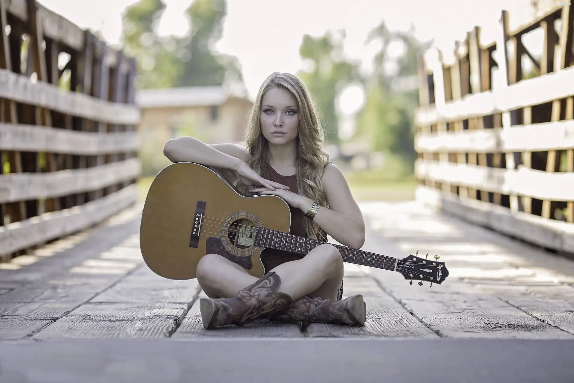 Gitara, Mostek, Kobieta
