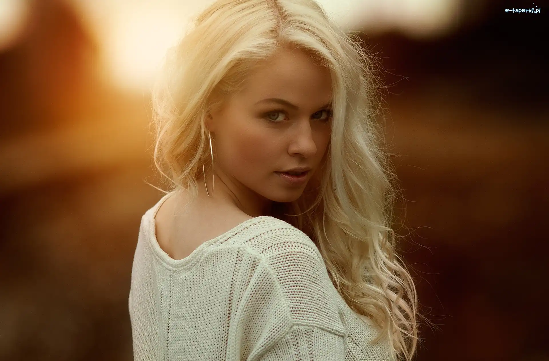 Blondynka, Kobieta