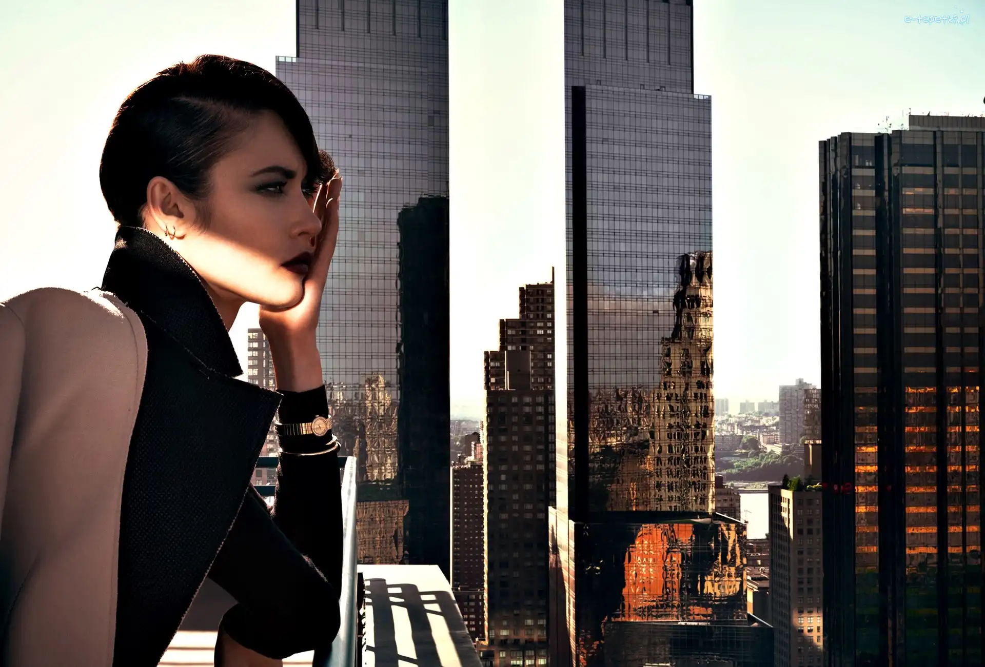 Modelka, Wieżowce, Miasto, Olga Kurylenko