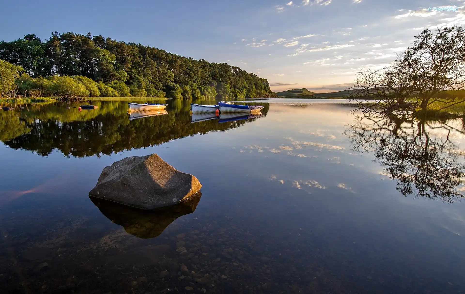 Łódki, Kamień, Jezioro