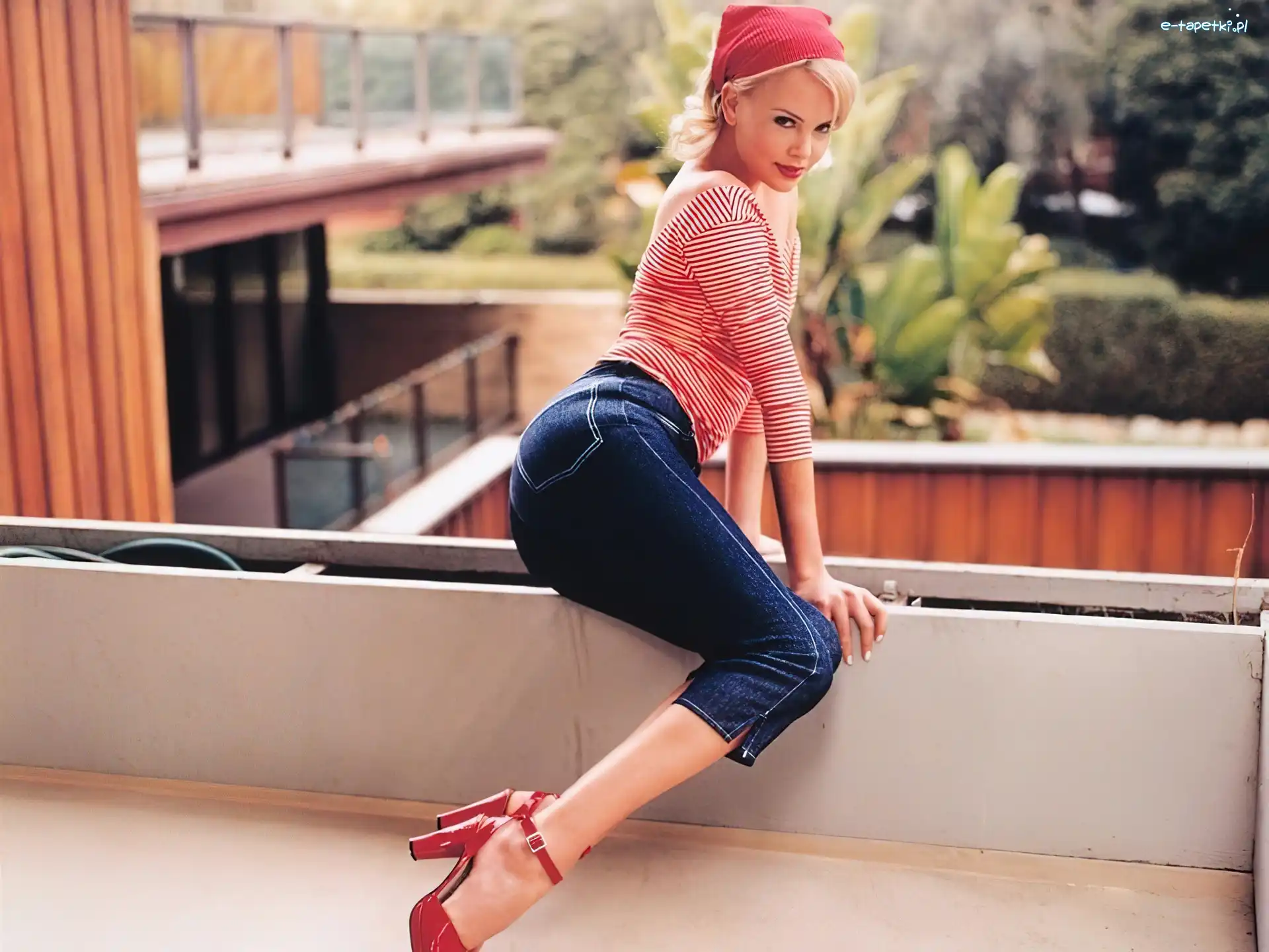 buty, czerwone, Charlize Theron