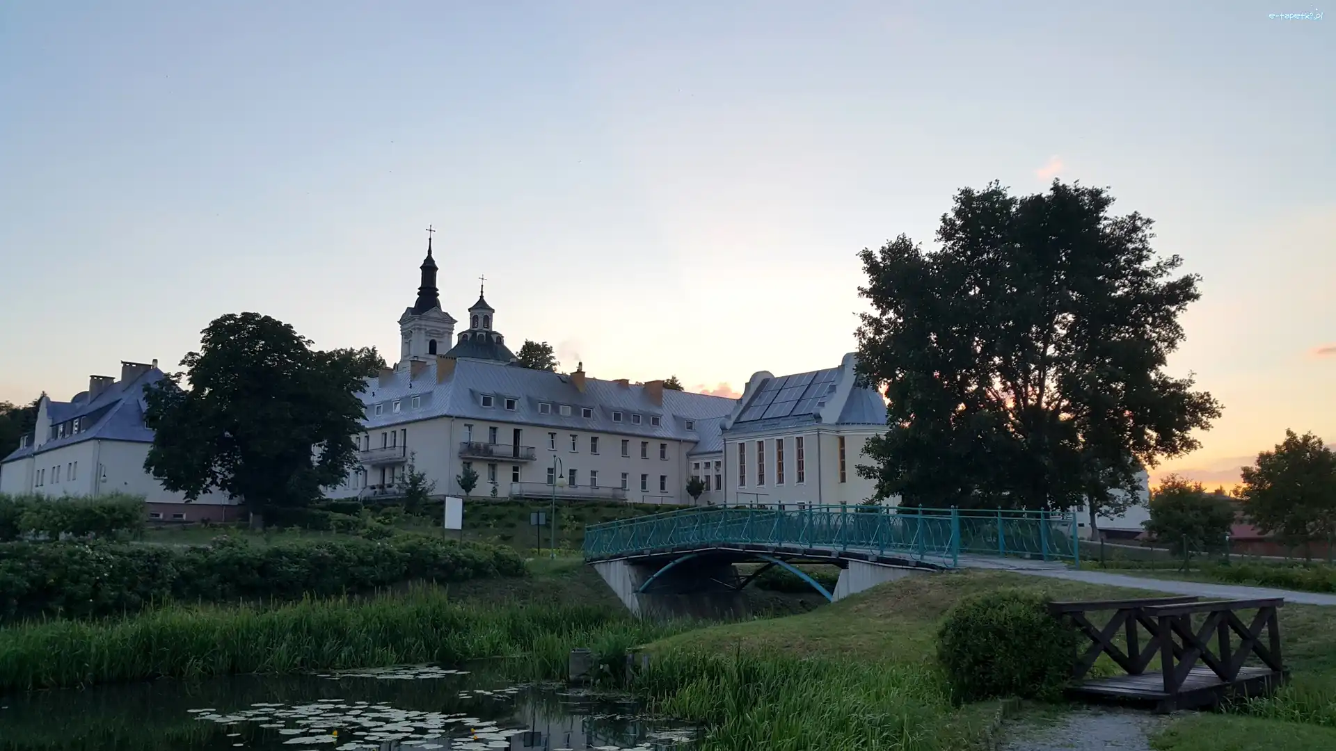 Sakralne, Kościół, Budynki, Drzewa, Rzeka, Most