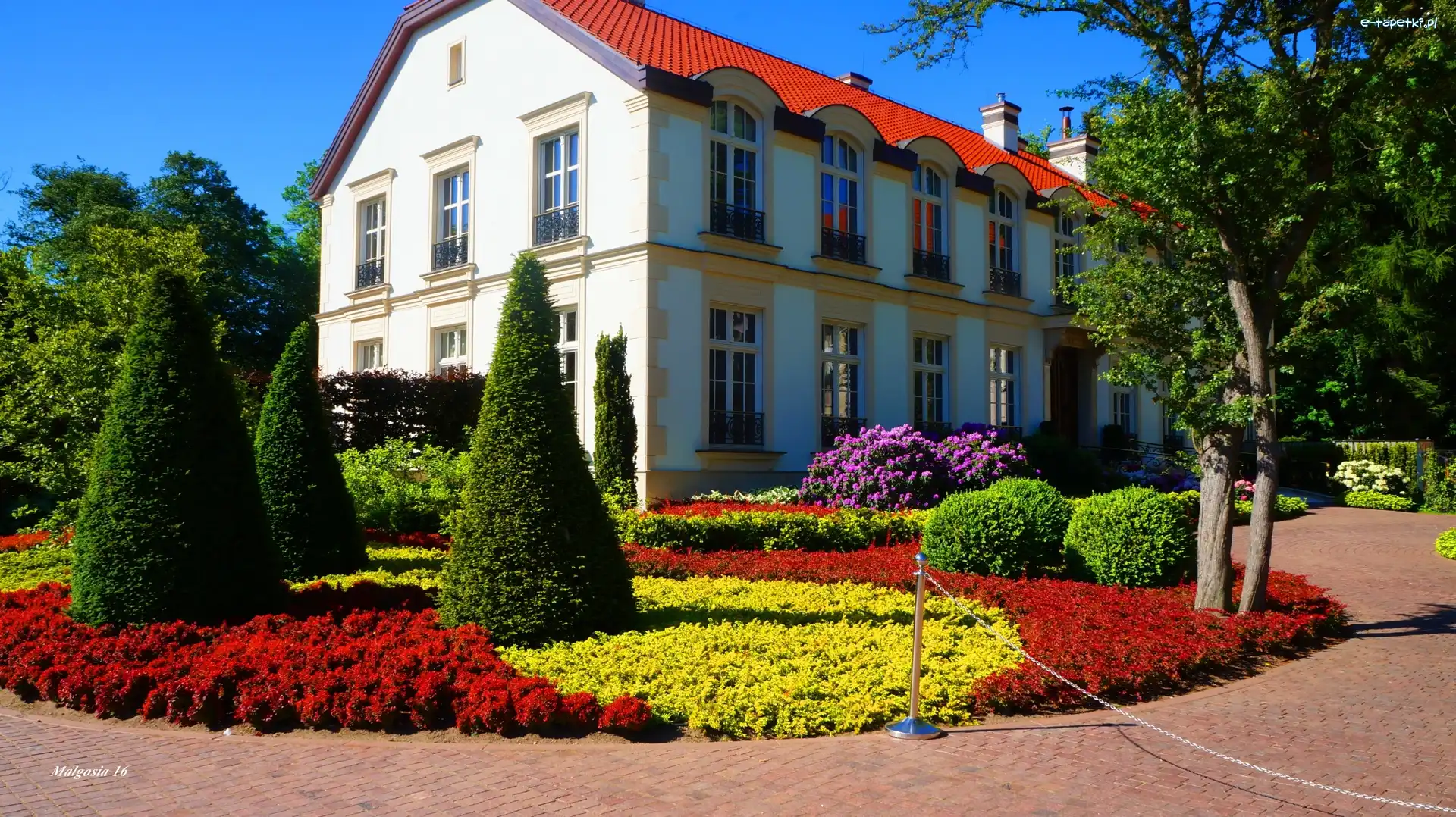 Alejka, Dworek, Park Oliwski im. Adama Mickiewicza, Gdańsk, Polska, Rośliny, Kwiaty, Budynek, Ścieżka