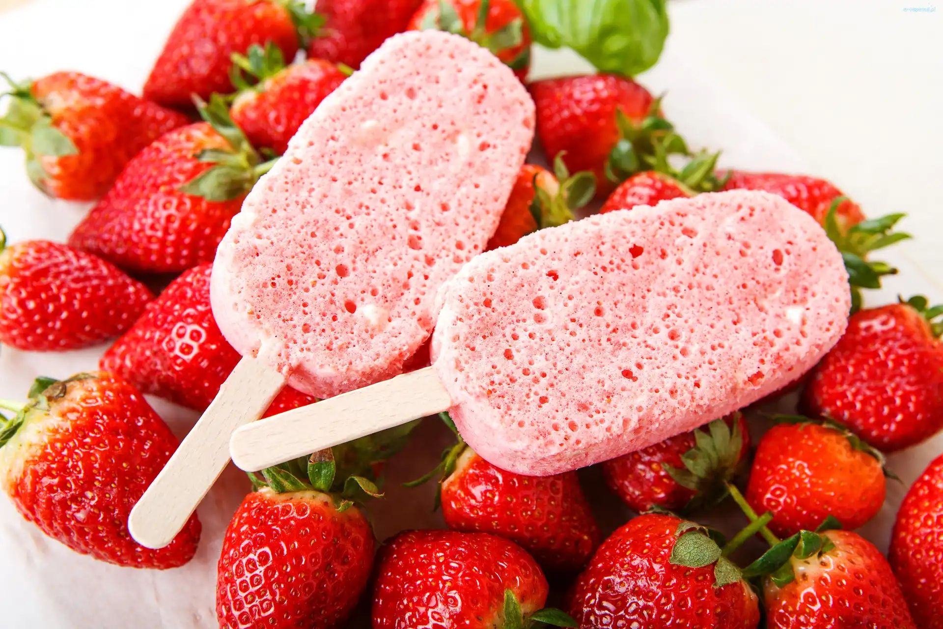 Lody, Truskawki
