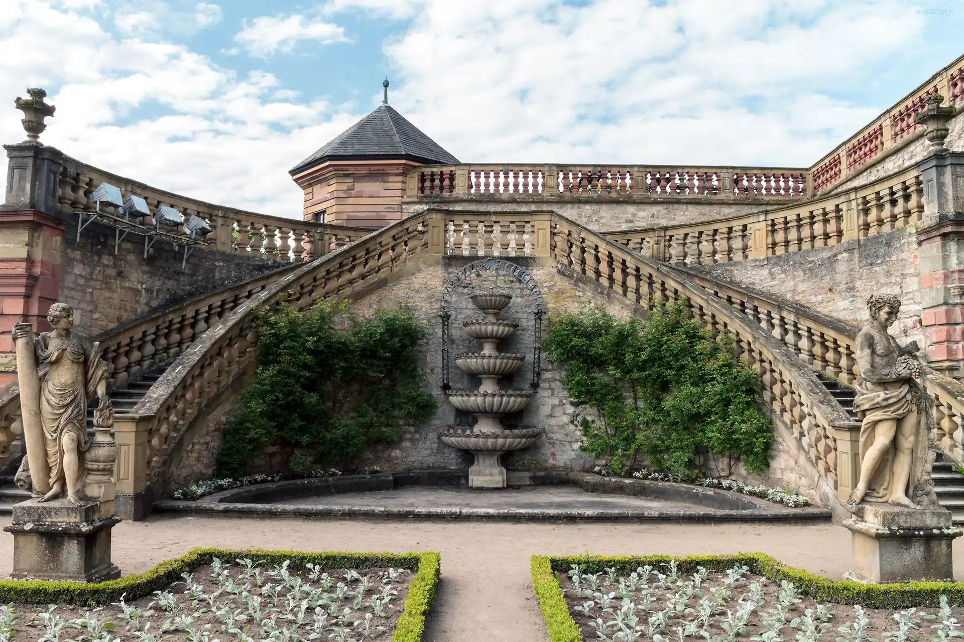 Fontanna, Roślinność, Posągi, Balustrady, Schody