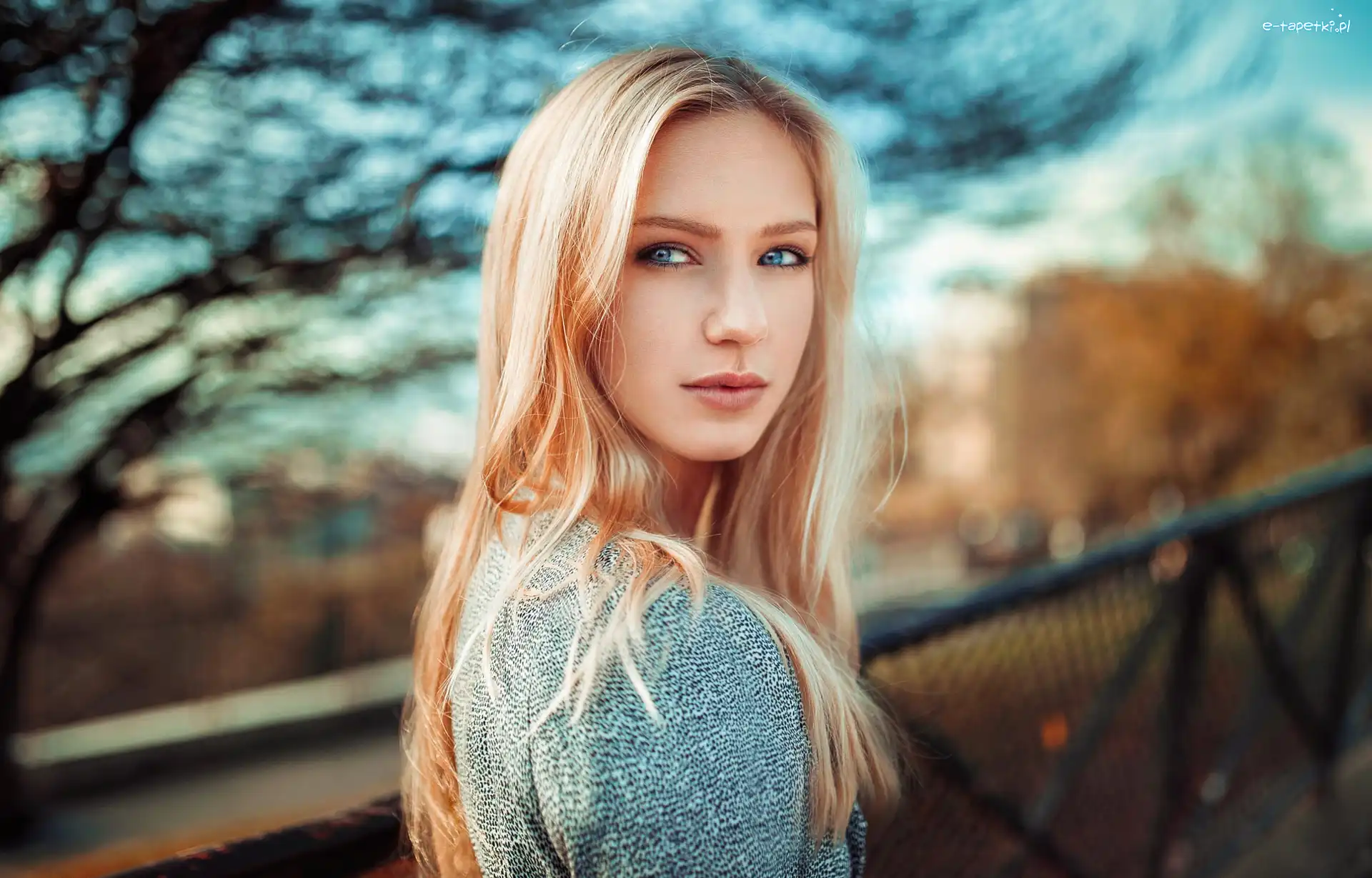 Blondynka, Niebieskooka