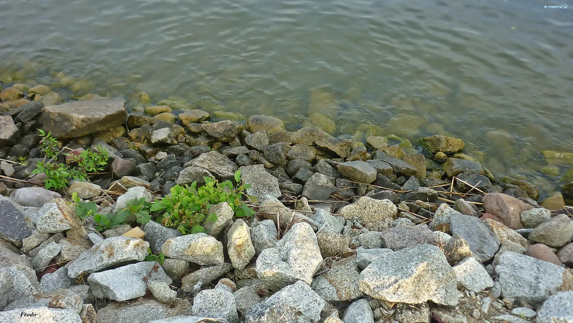 Jezioro, Kamienie