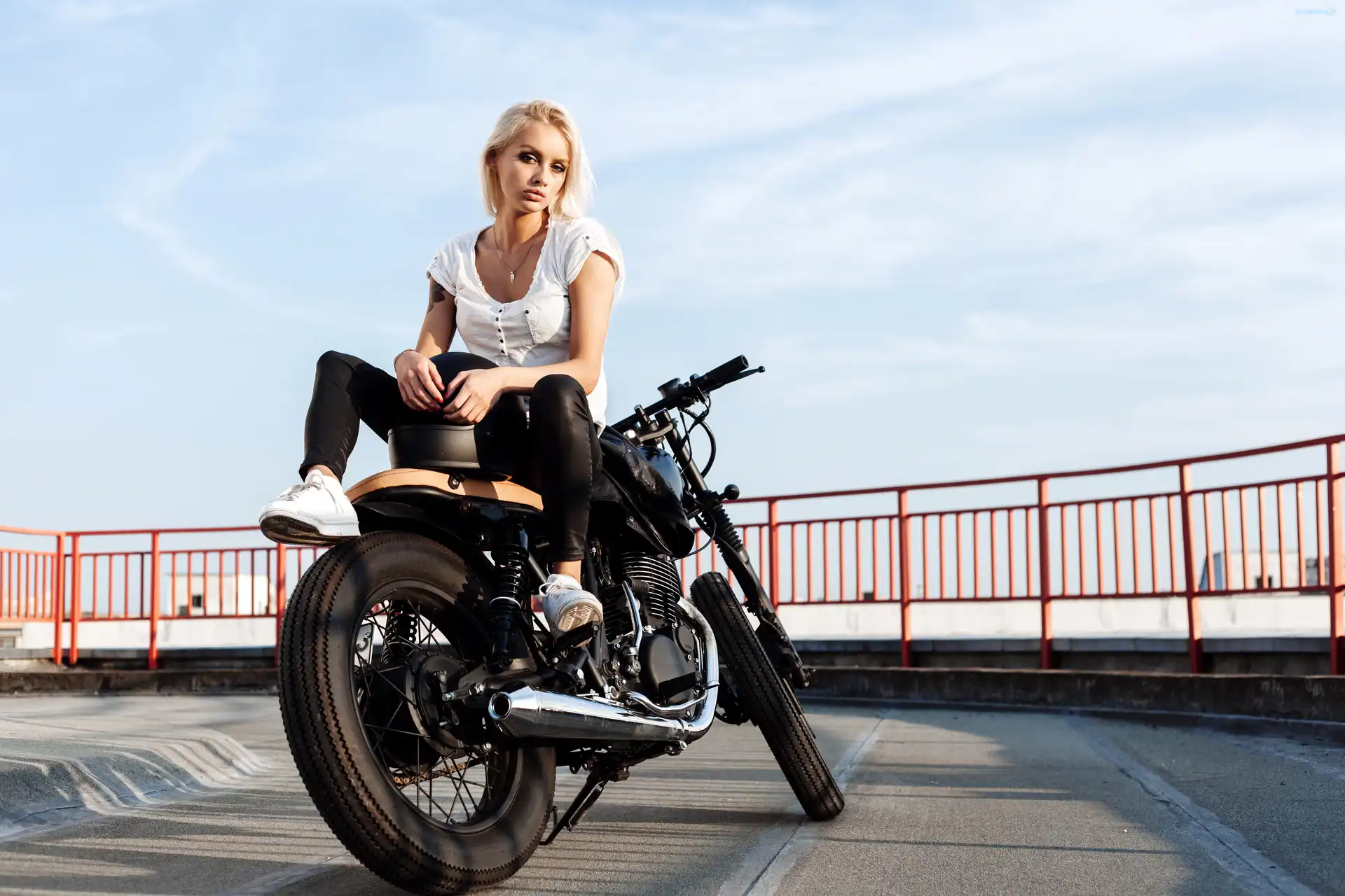 Motocykl, Kobieta