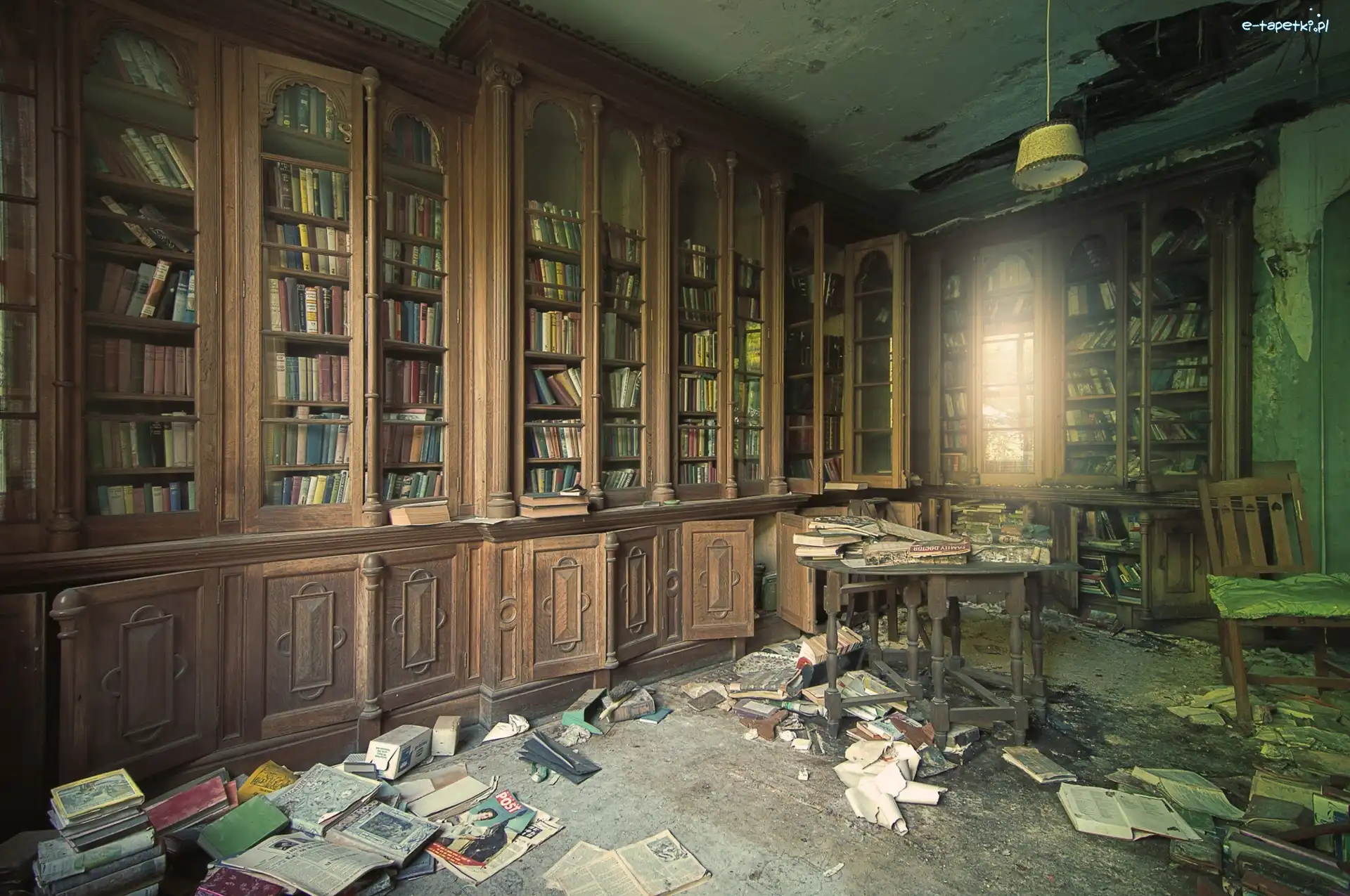 Stara, Biblioteka, Zniszczona, Zaniedbana