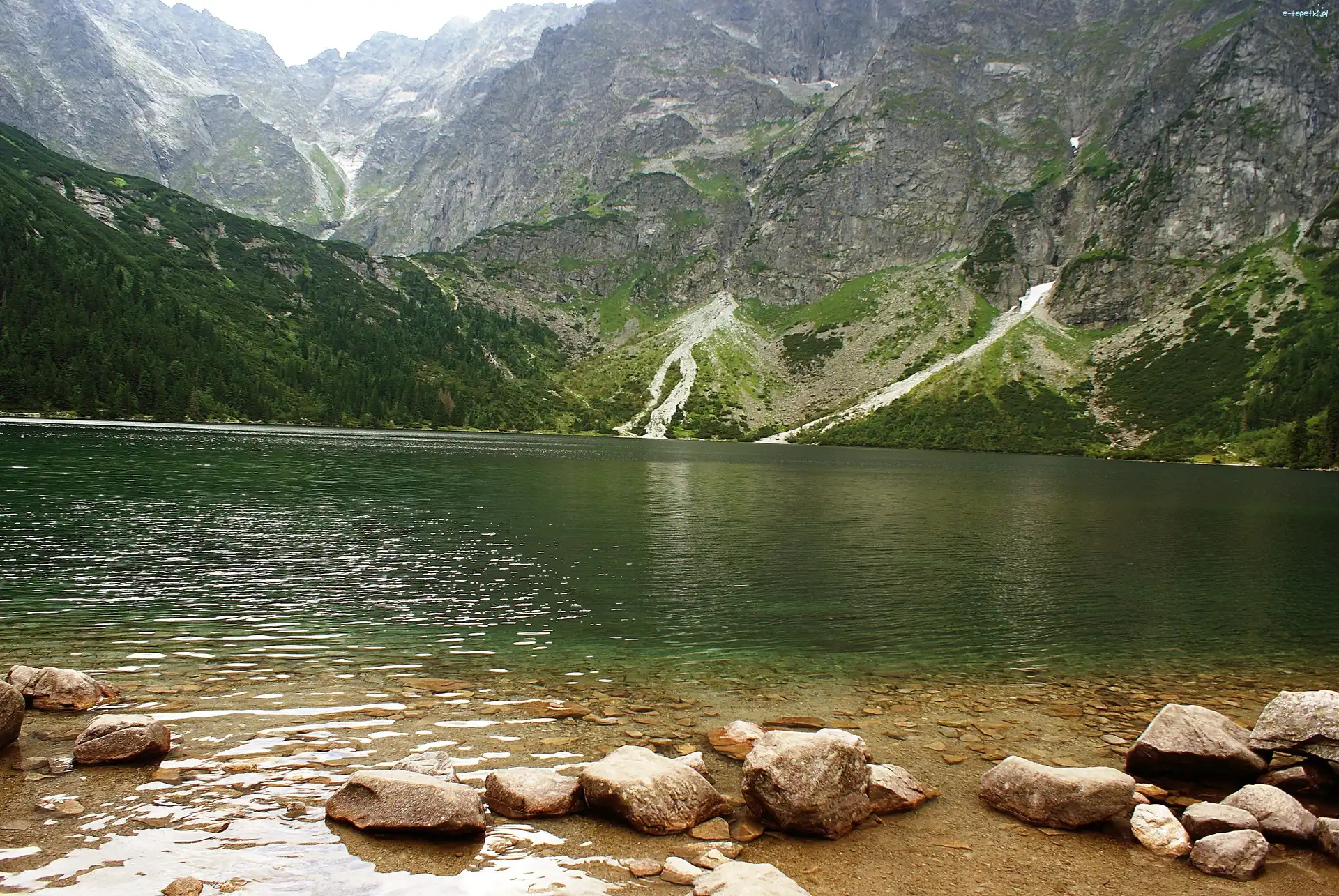 Kamienie, Jezioro, Góry