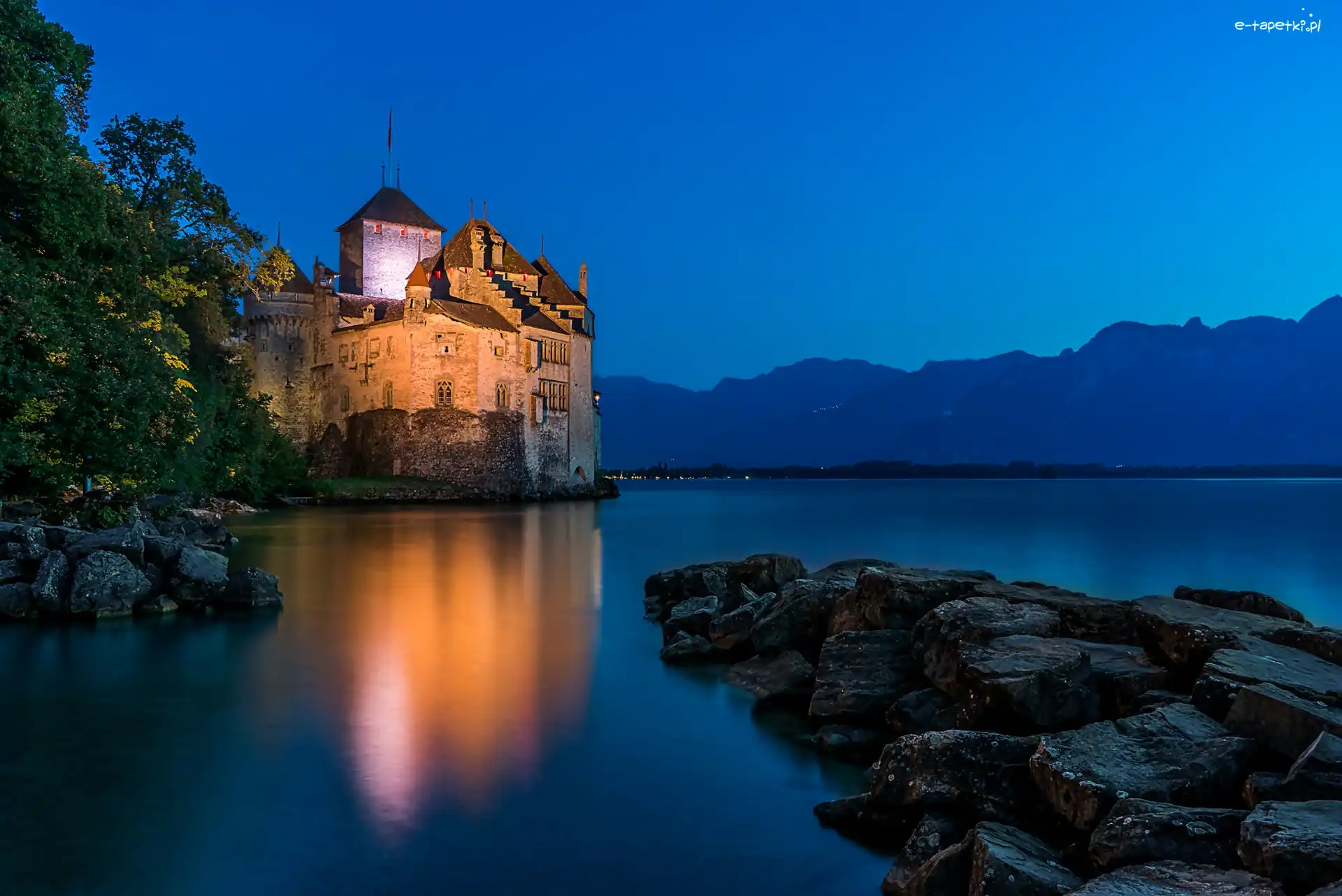 Zamek Chillon, Jezioro Genewskie, Szwajcaria, Noc, Kamienie