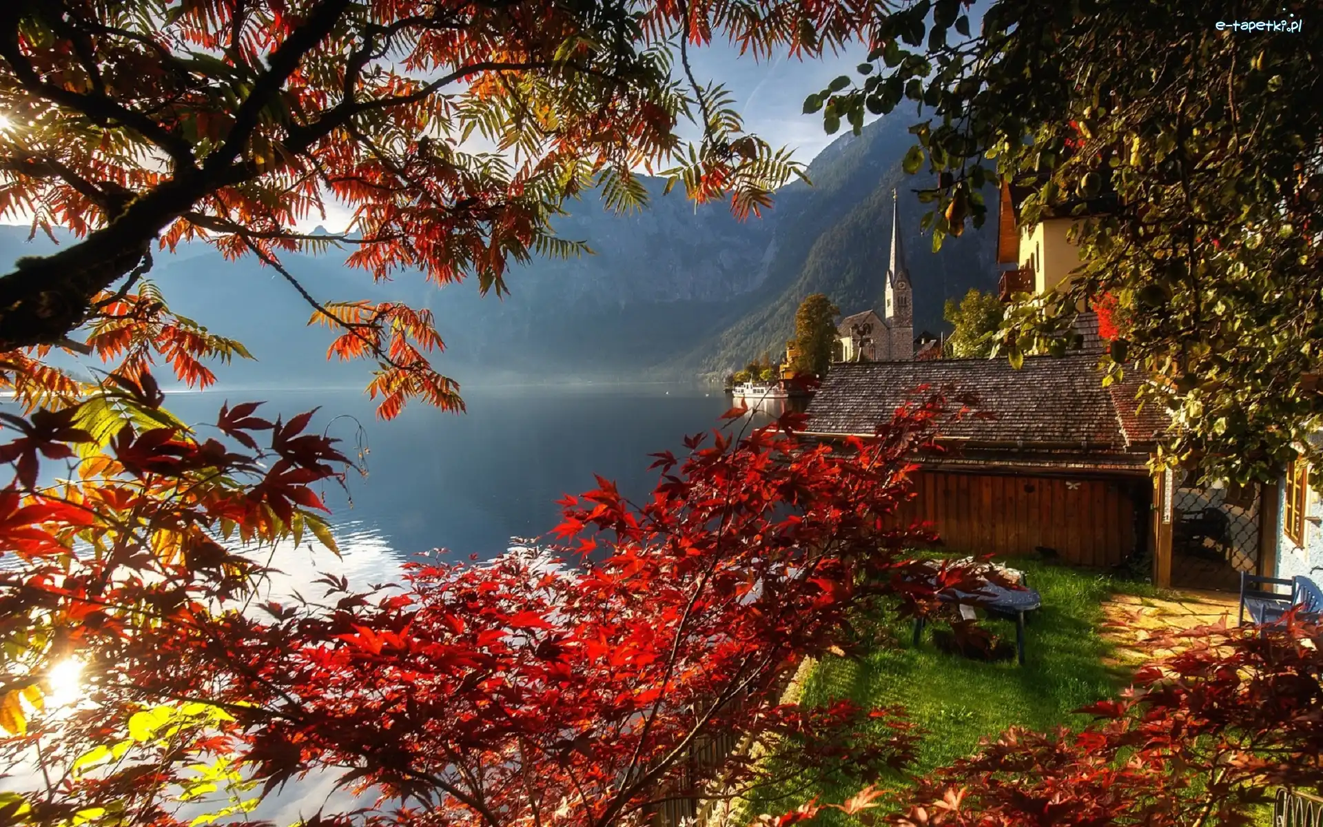 Domy, Jezioro Hallstattersee, Góry, Hallstatt, Austria, Drzewa, Jesień, Alpy Salzburskie, Kościół