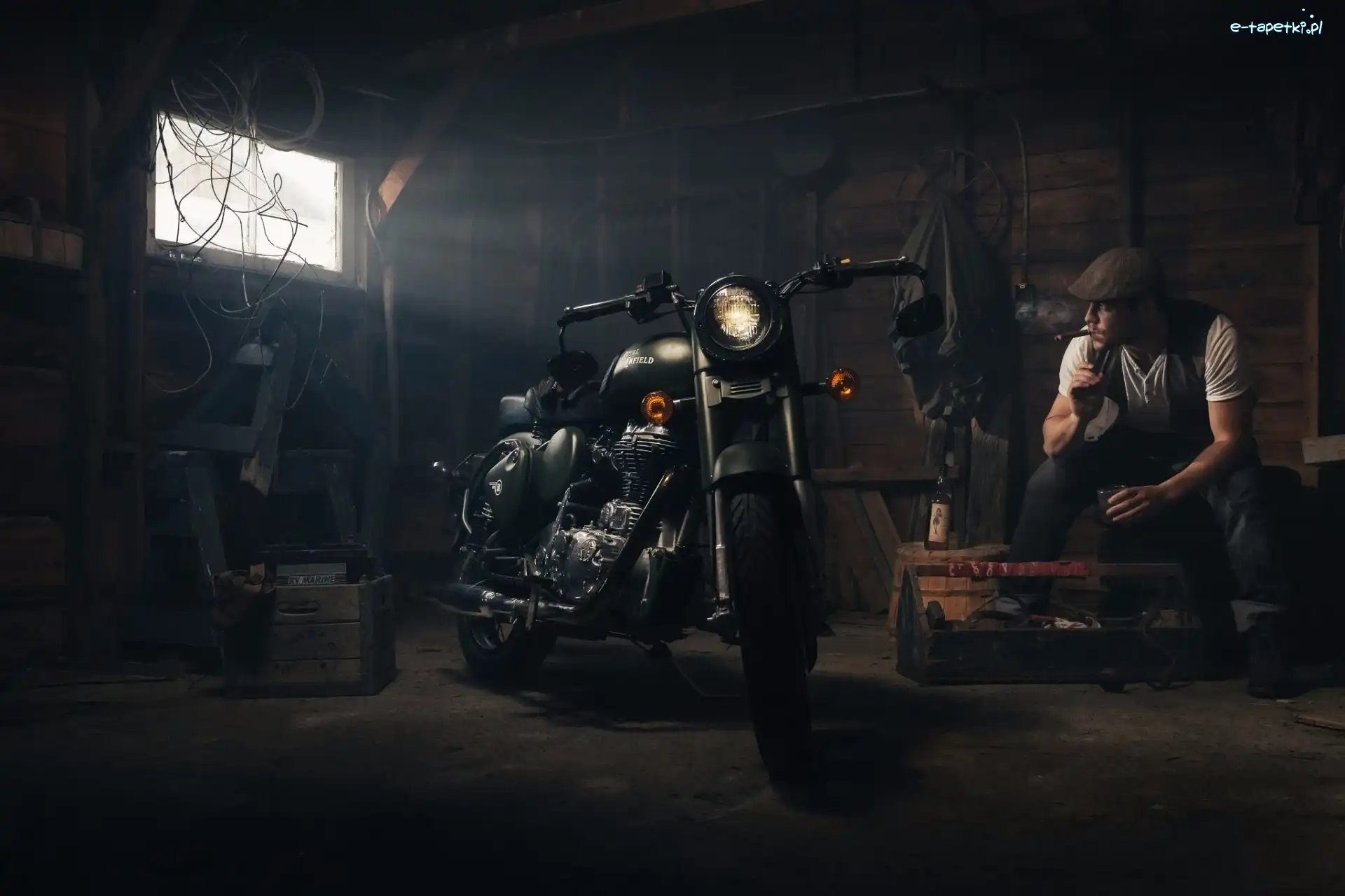 Mężczyzna, Warsztat, Motocykl