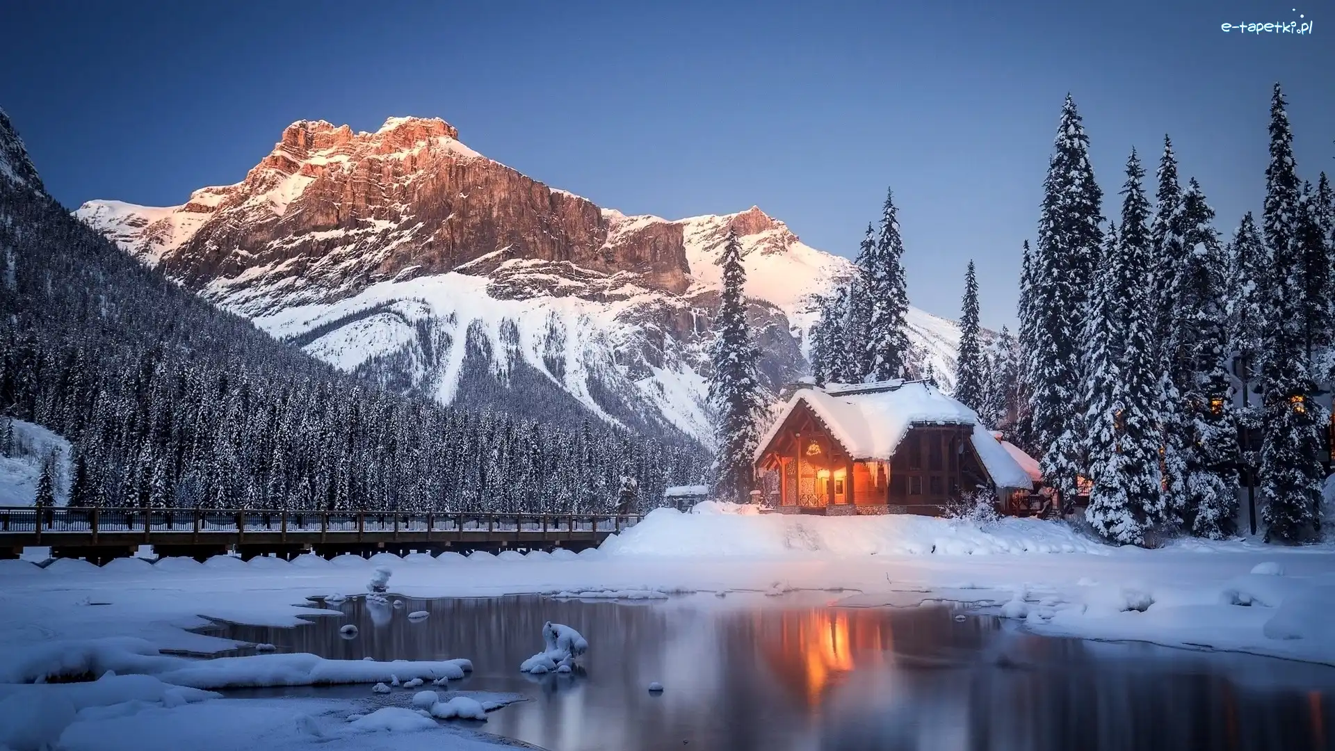 Most, Dom, Park Narodowy Yoho, Kolumbia Brytyjska, Kanada, Zima, Drzewa, Jezioro Emerald Lake, Góry