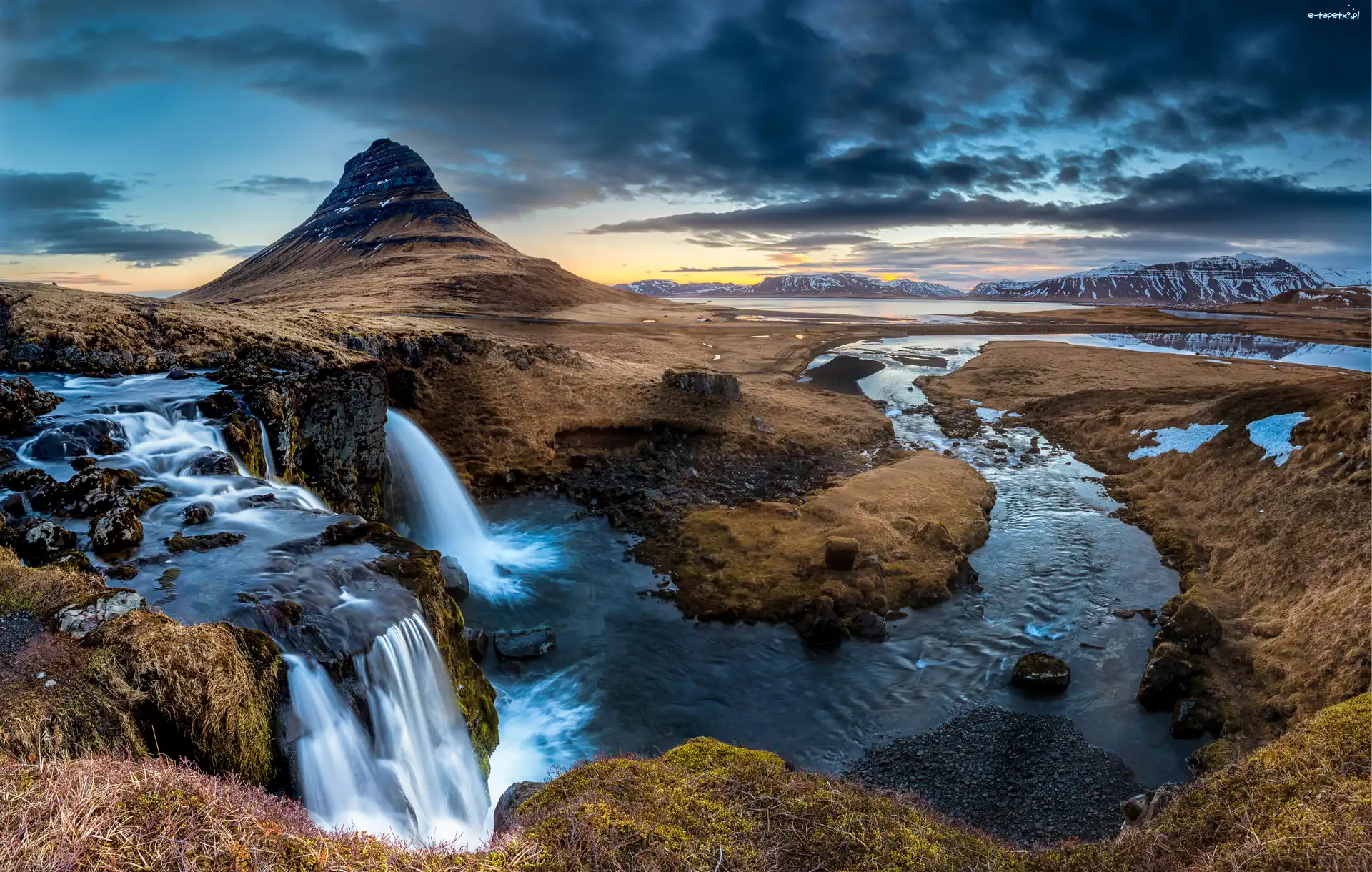 Islandia, Pola, Wodospady, Góra Kirkjufell, Rozlewiska