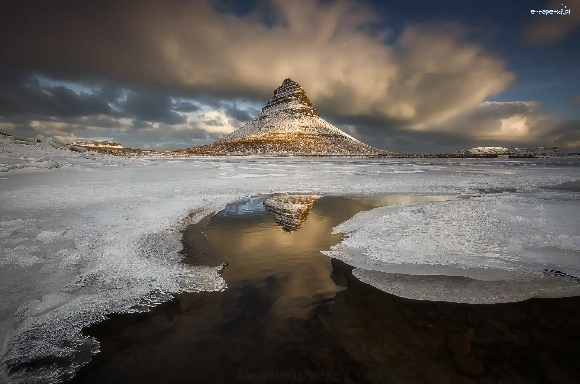 Islandia, Góra Kirkjufell, Morze, Zima