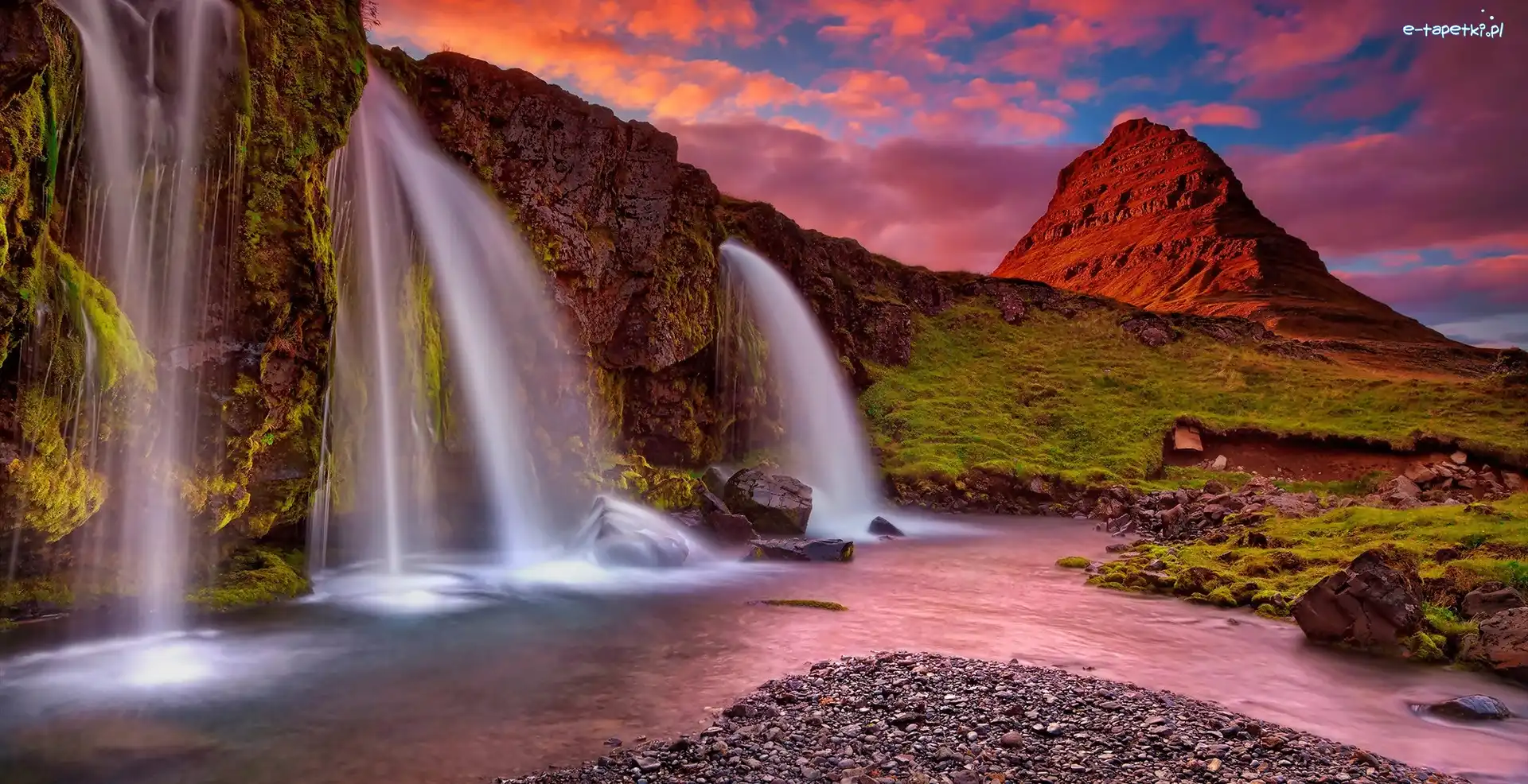 Góra Kirkjufell, Islandia, Zachód słońca, Wodospad