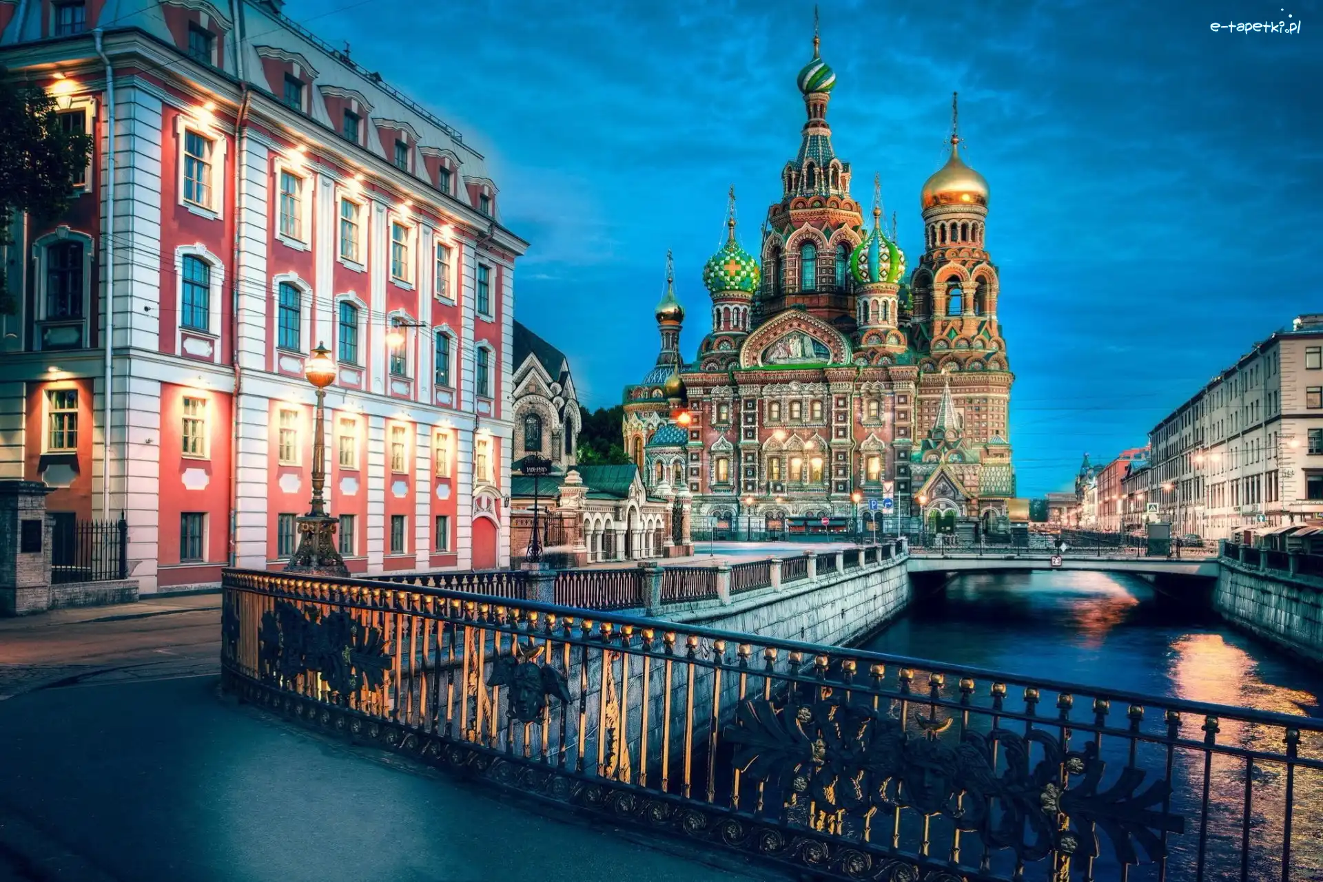 Sankt Petersburg, Kanał Gribojedowa, Cerkiew na Krwi, Ulica, Most