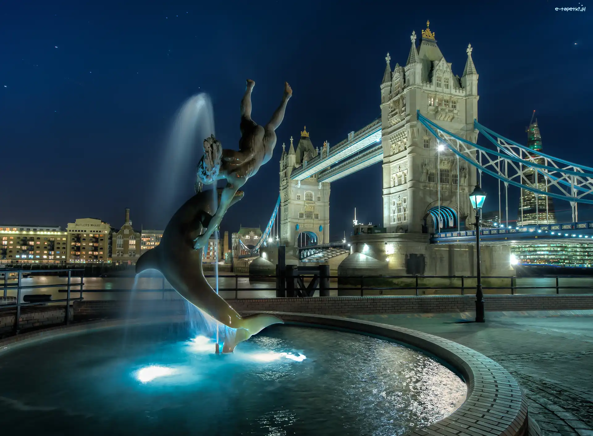 Most Tower Bridge, Fontanna, Londyn