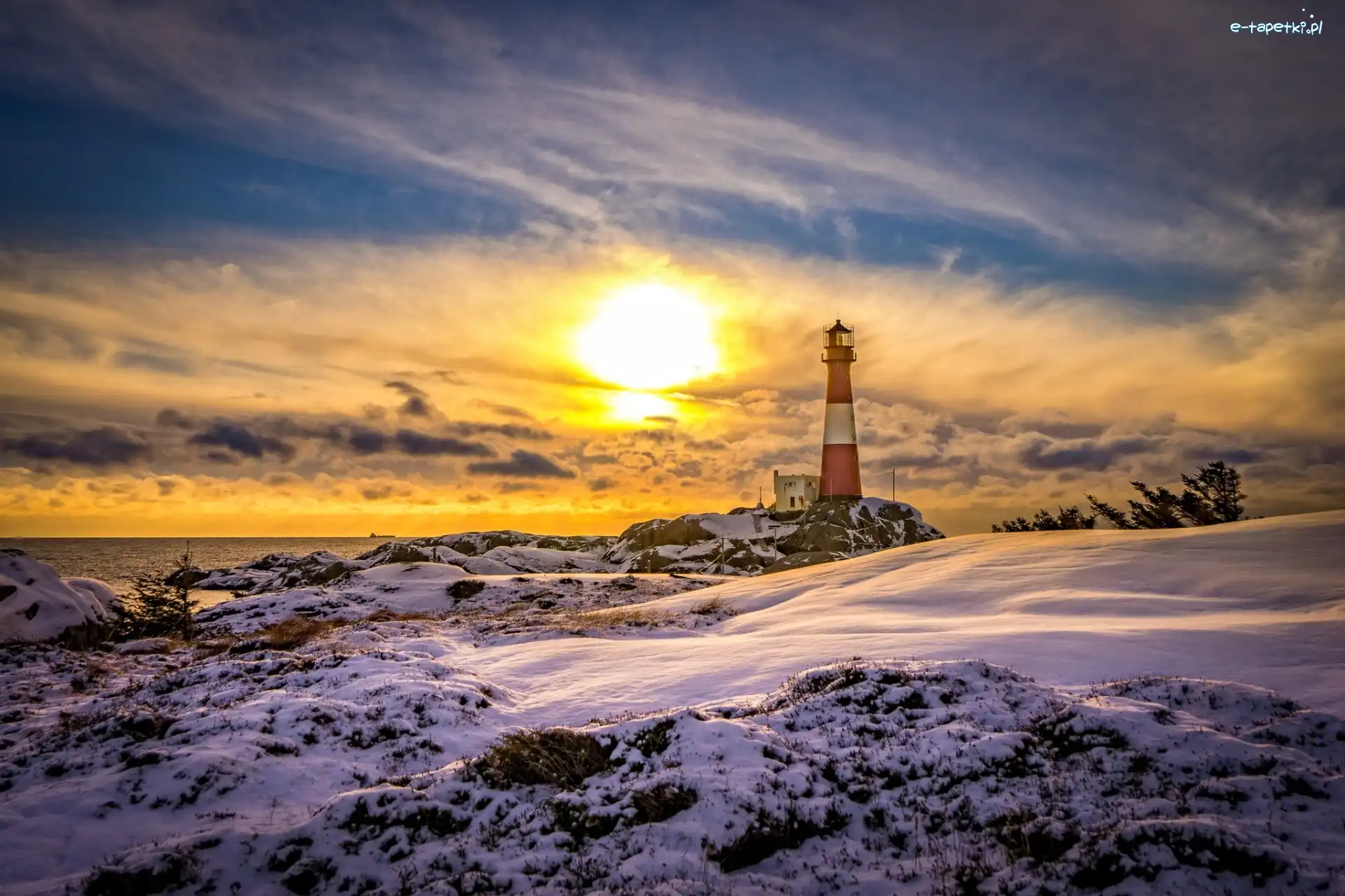 Norwegia, Latarnia morska Eigerøy Lighthouse, Wyspa Eigerøya, Zachód słońca, Zima