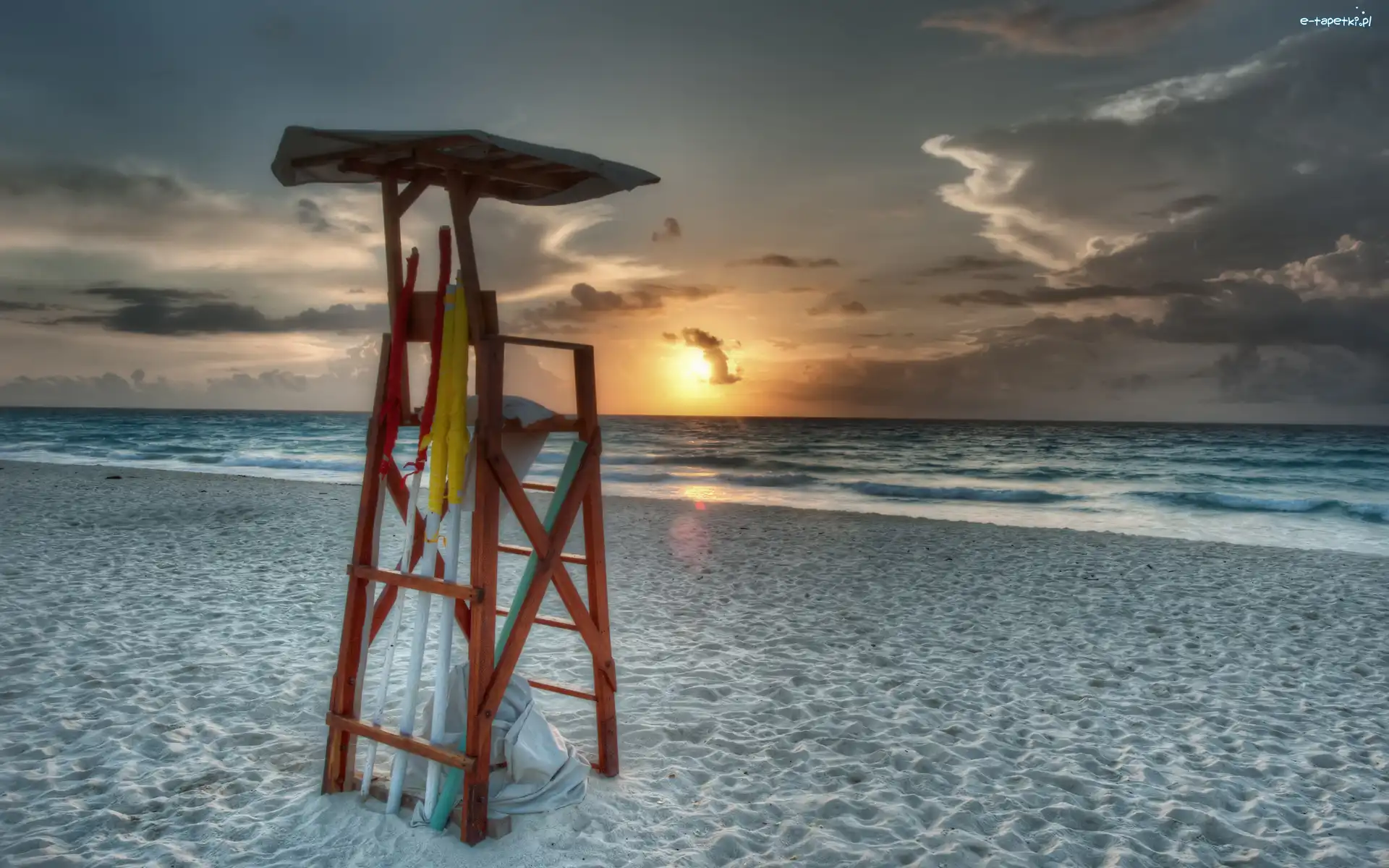 Zachód słońca, Krzesło, Ratownika, Cancún, Meksyk, Morze Karaibskie, Plaża