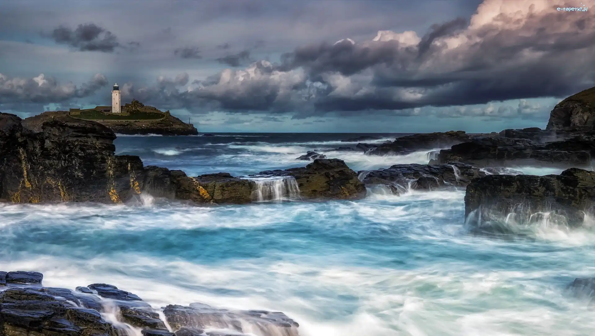 Morze, Kornwalia, Chmury, Ciemne, Zatoka St Ives, Skały, Latarnia morska Godrevy, Anglia