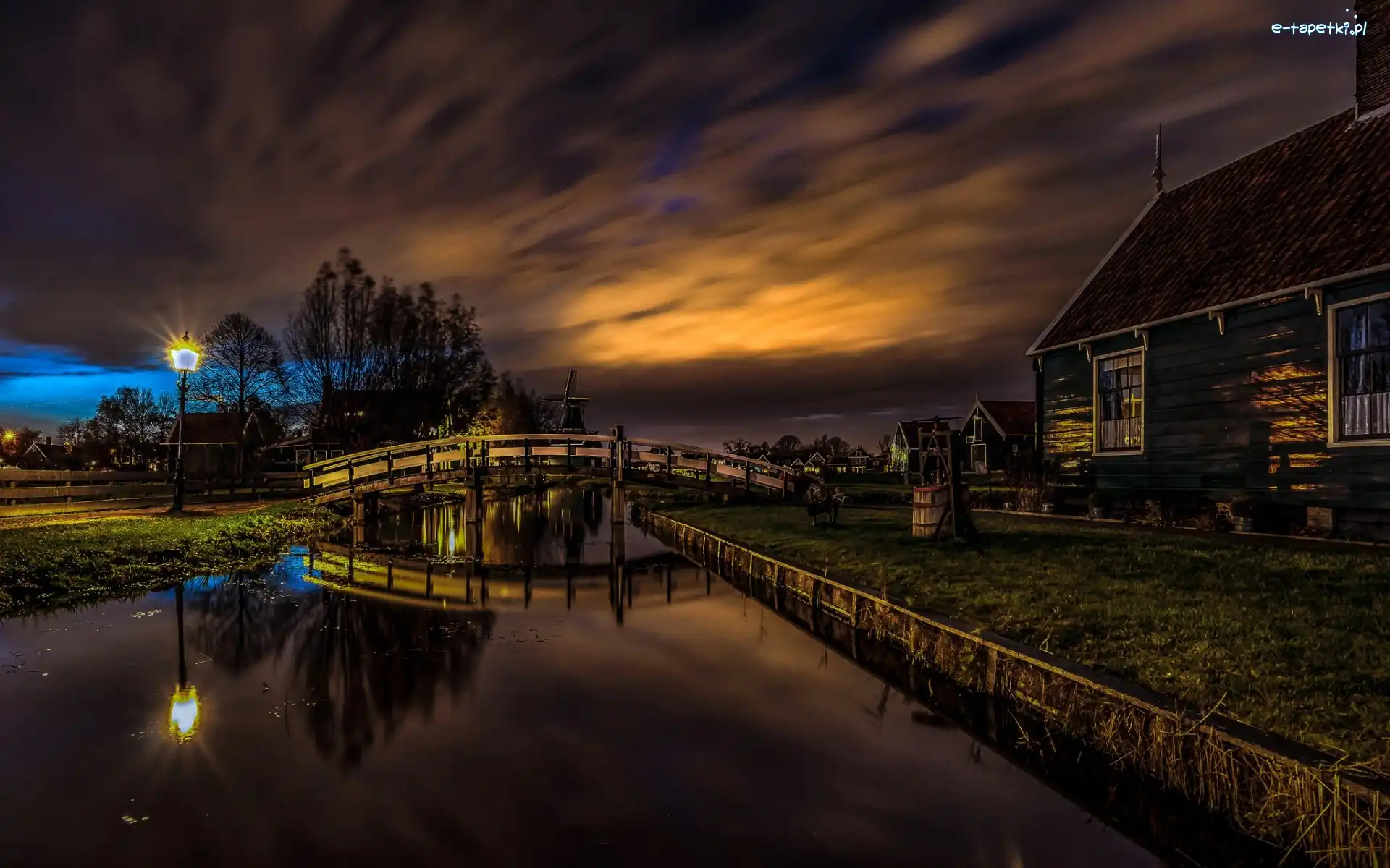 Wiatrak, Skansen Zaanse Schans, Wieczór, Rzeka, Wieś, Domy, Most, Holandia