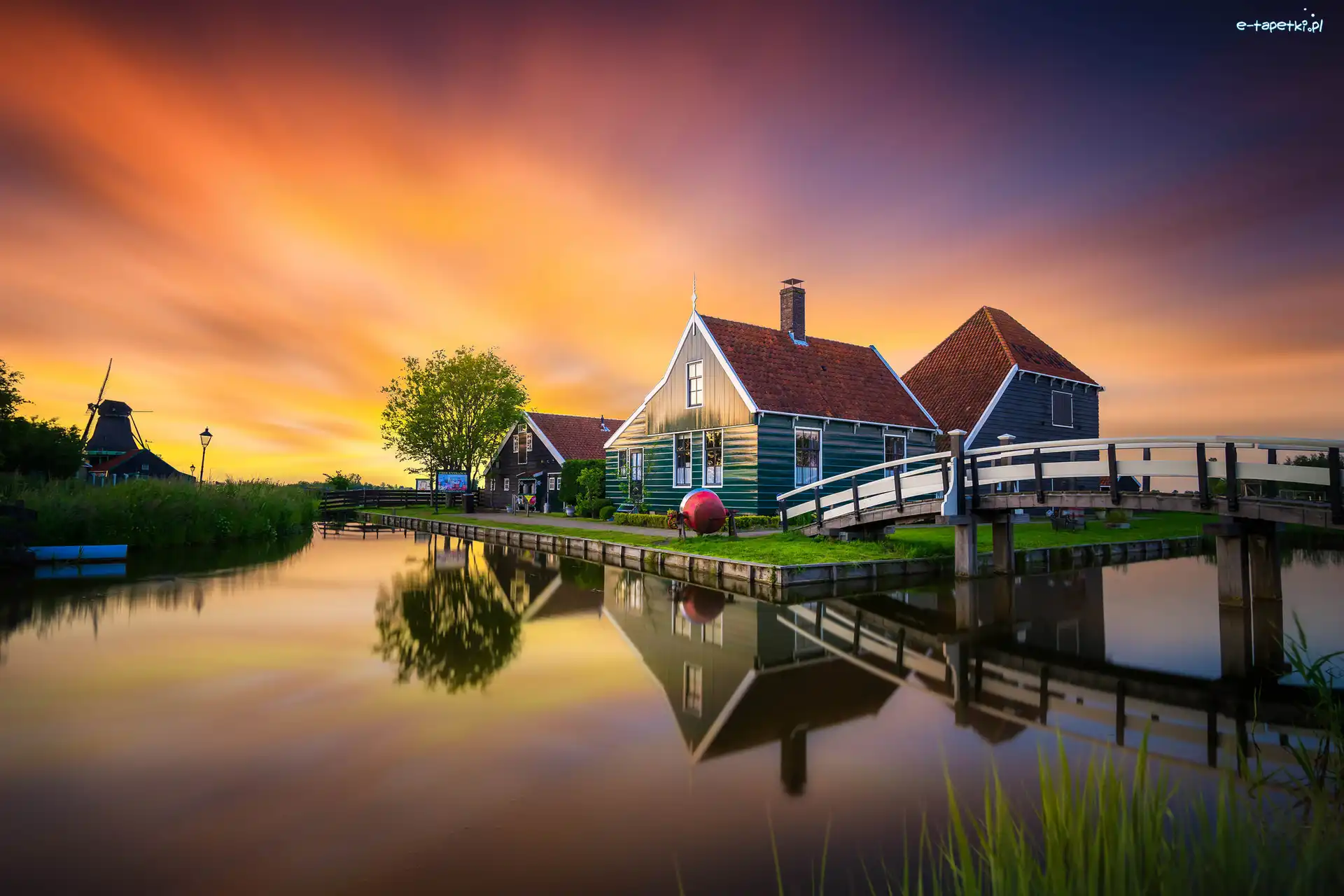 Domy, Rzeka, Most, Skansen Zaanse Schans, Holandia, Zachód słońca, Budynki
