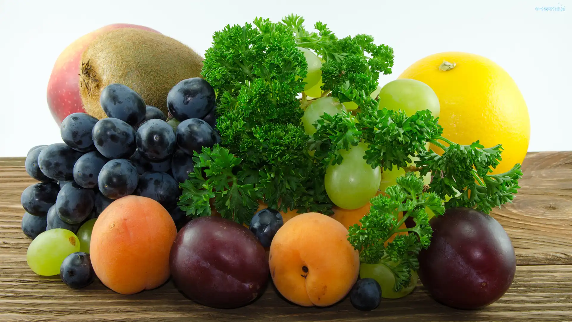 Pietruszka naciowa, Śliwki, Kiwi, Winogrono, Owoce, Grejpfrut, Morele